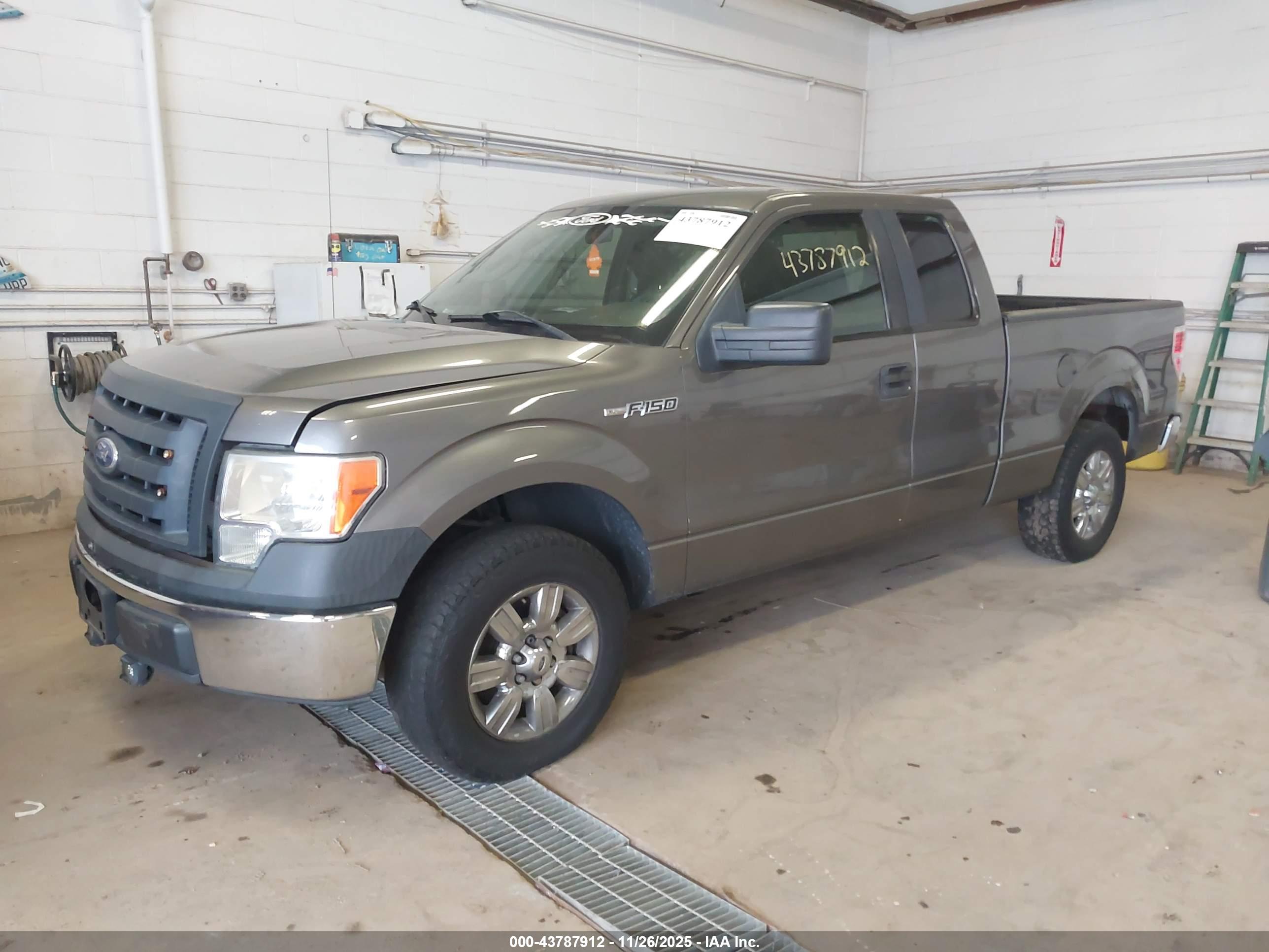 FORD F-150 image 2