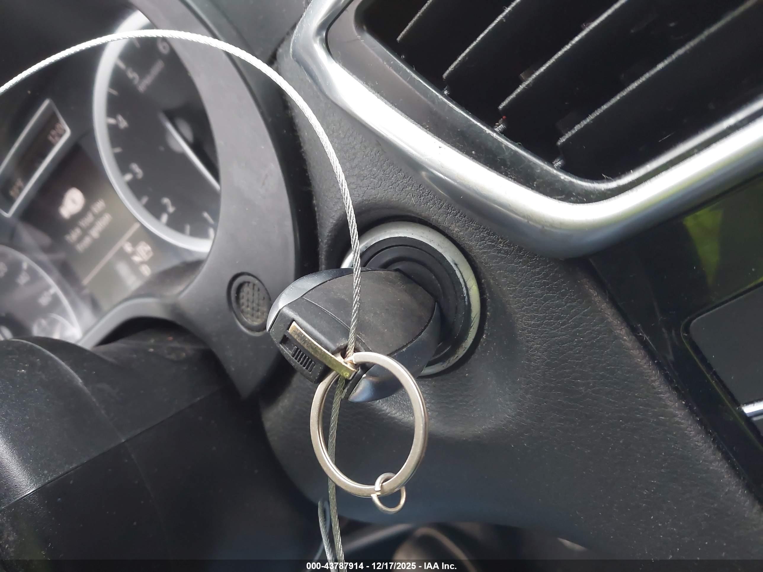 INFINITI QX30 image 11