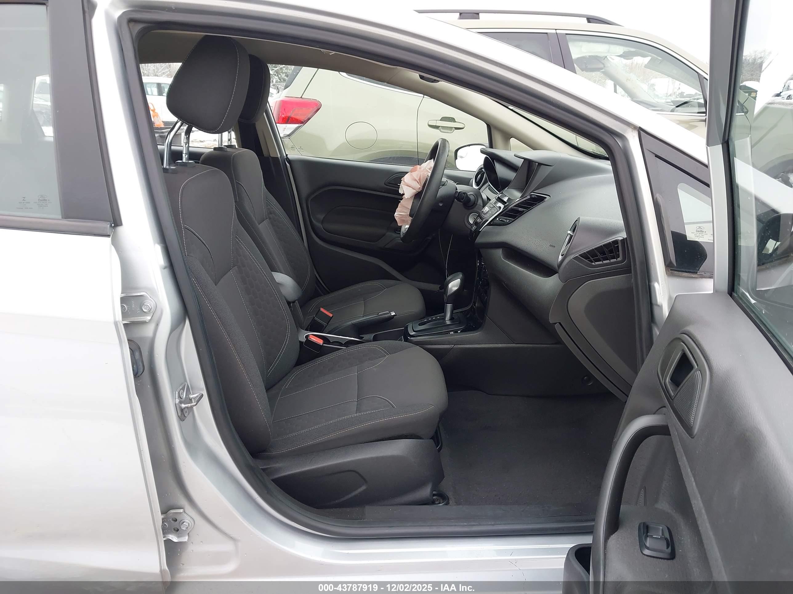 FORD FIESTA image 5