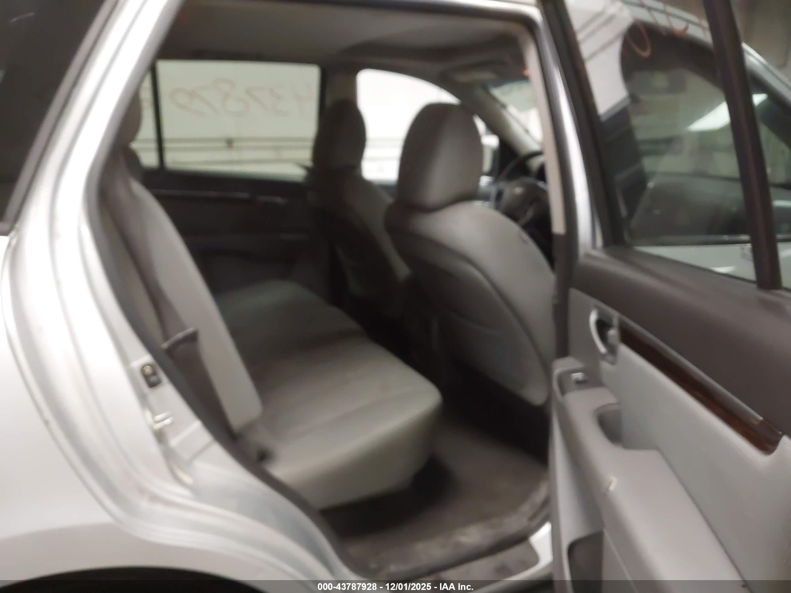 HYUNDAI SANTA image 8
