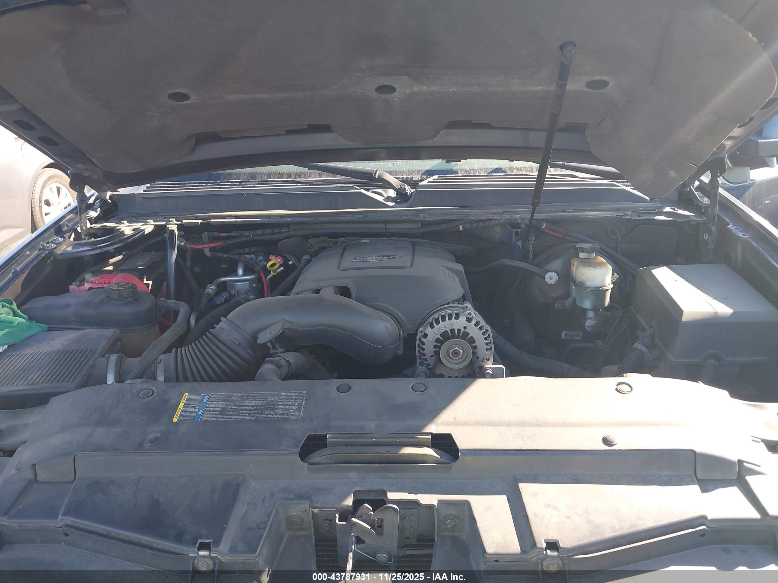 CHEVROLET TAHOE image 10