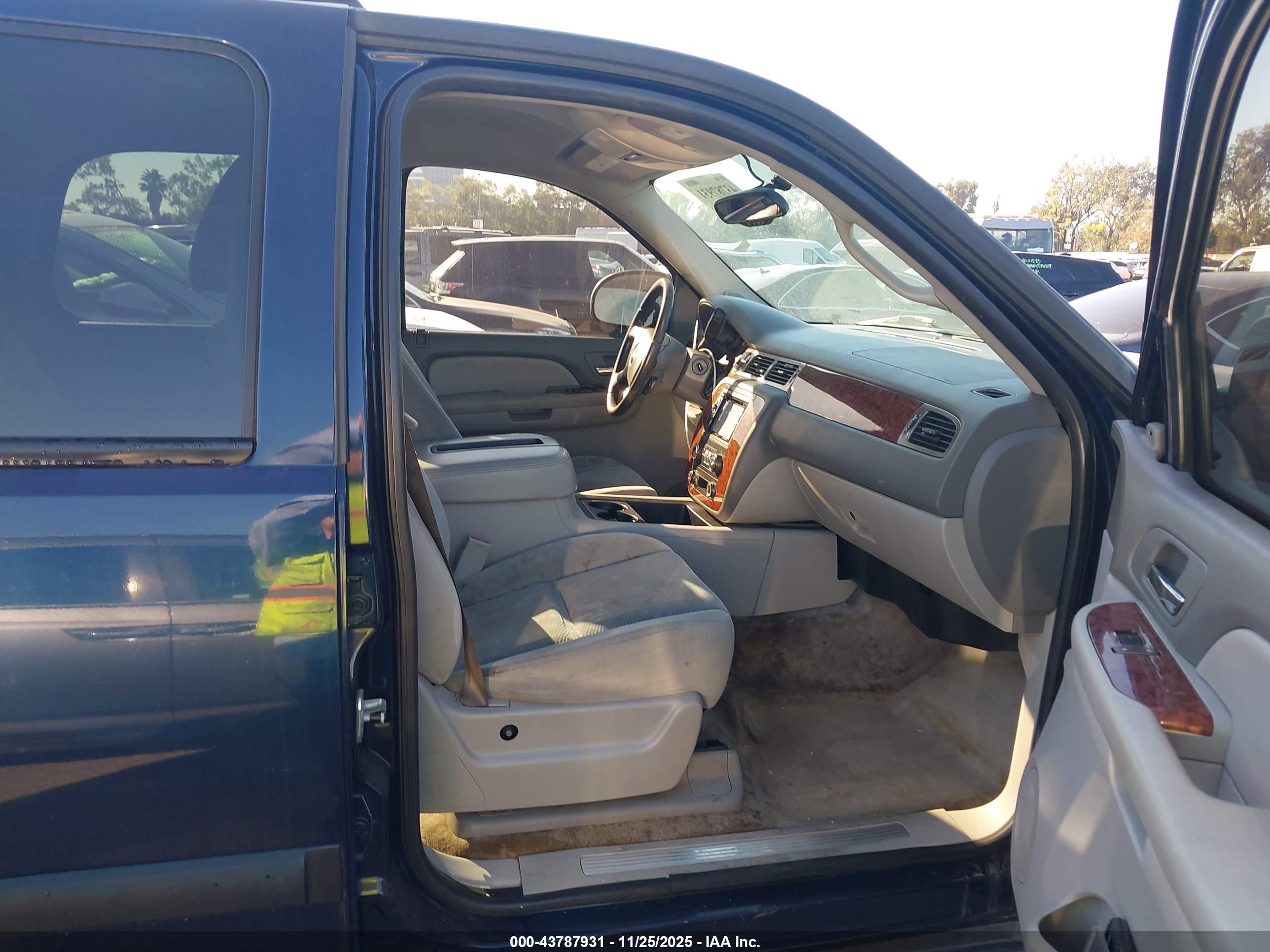 CHEVROLET TAHOE image 5