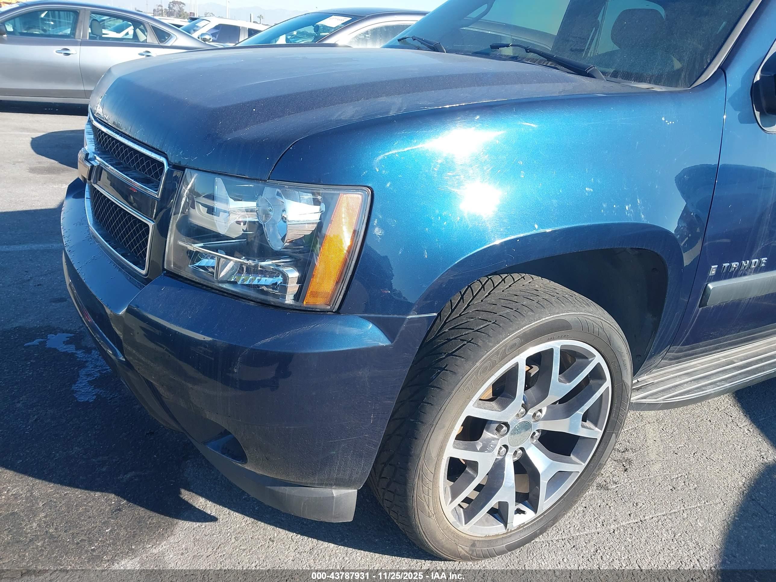 CHEVROLET TAHOE image 6