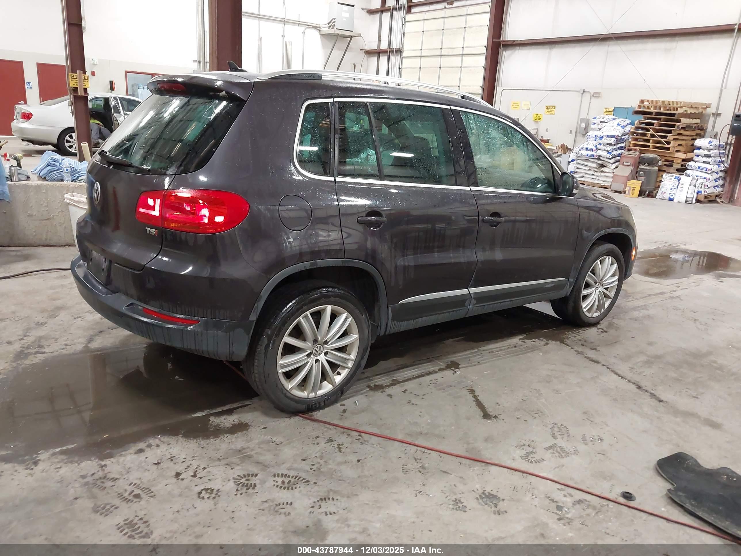 VOLKSWAGEN TIGUAN image 4