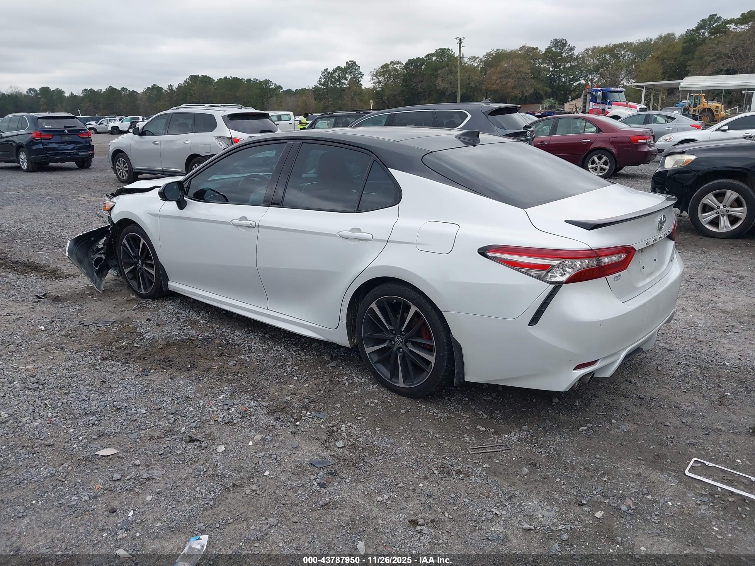 TOYOTA CAMRY image 3