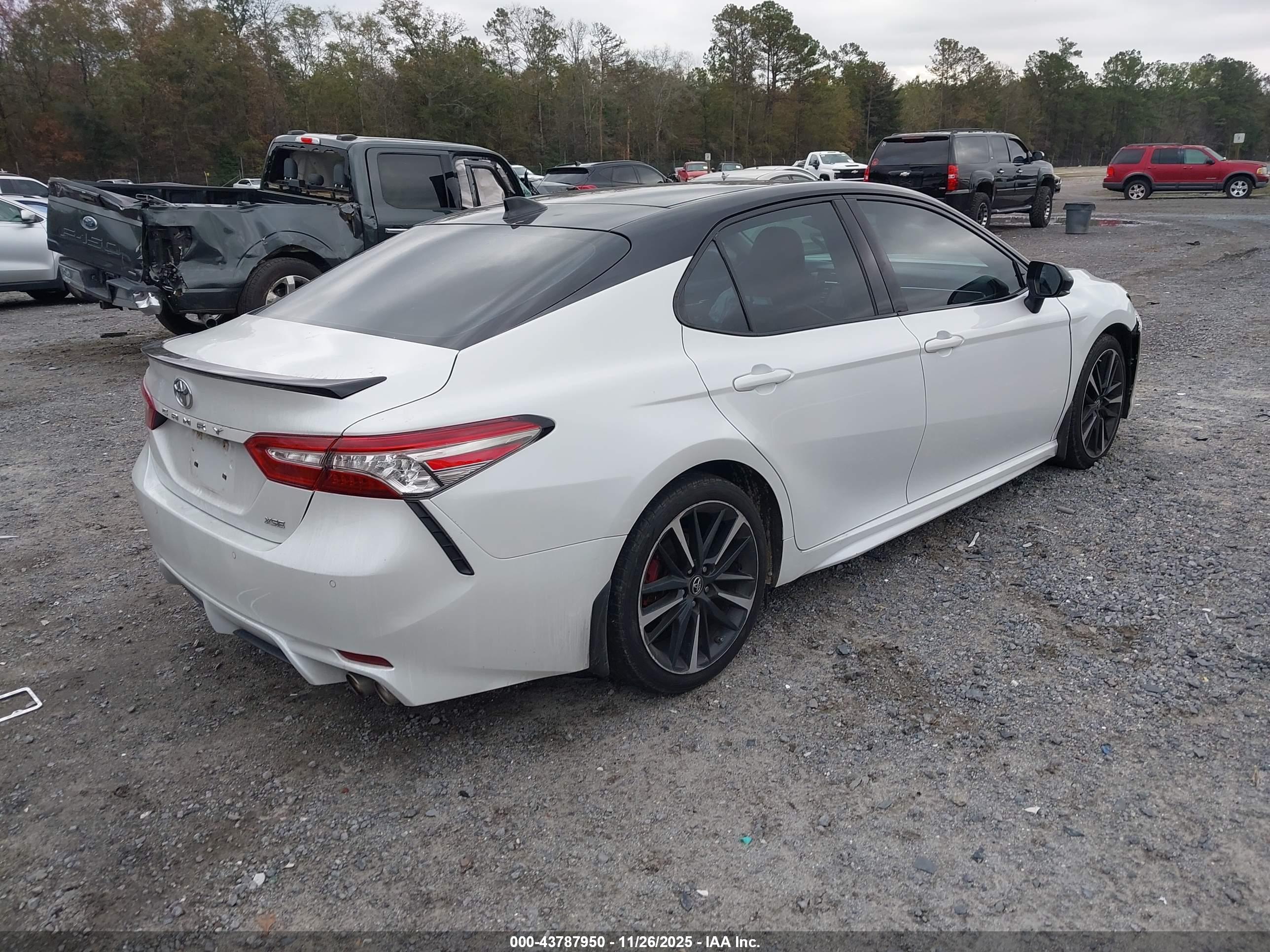 TOYOTA CAMRY image 4