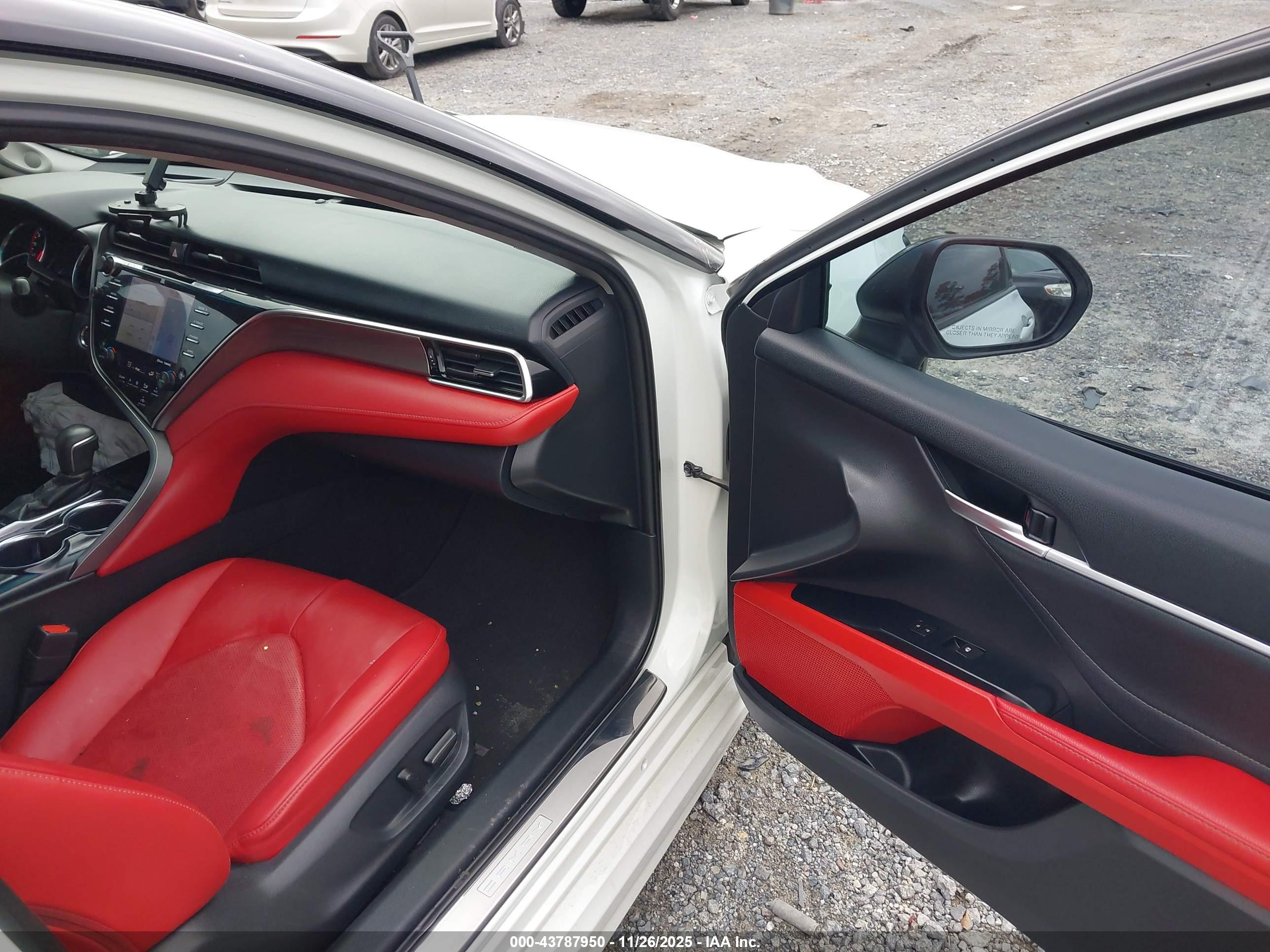 TOYOTA CAMRY image 5