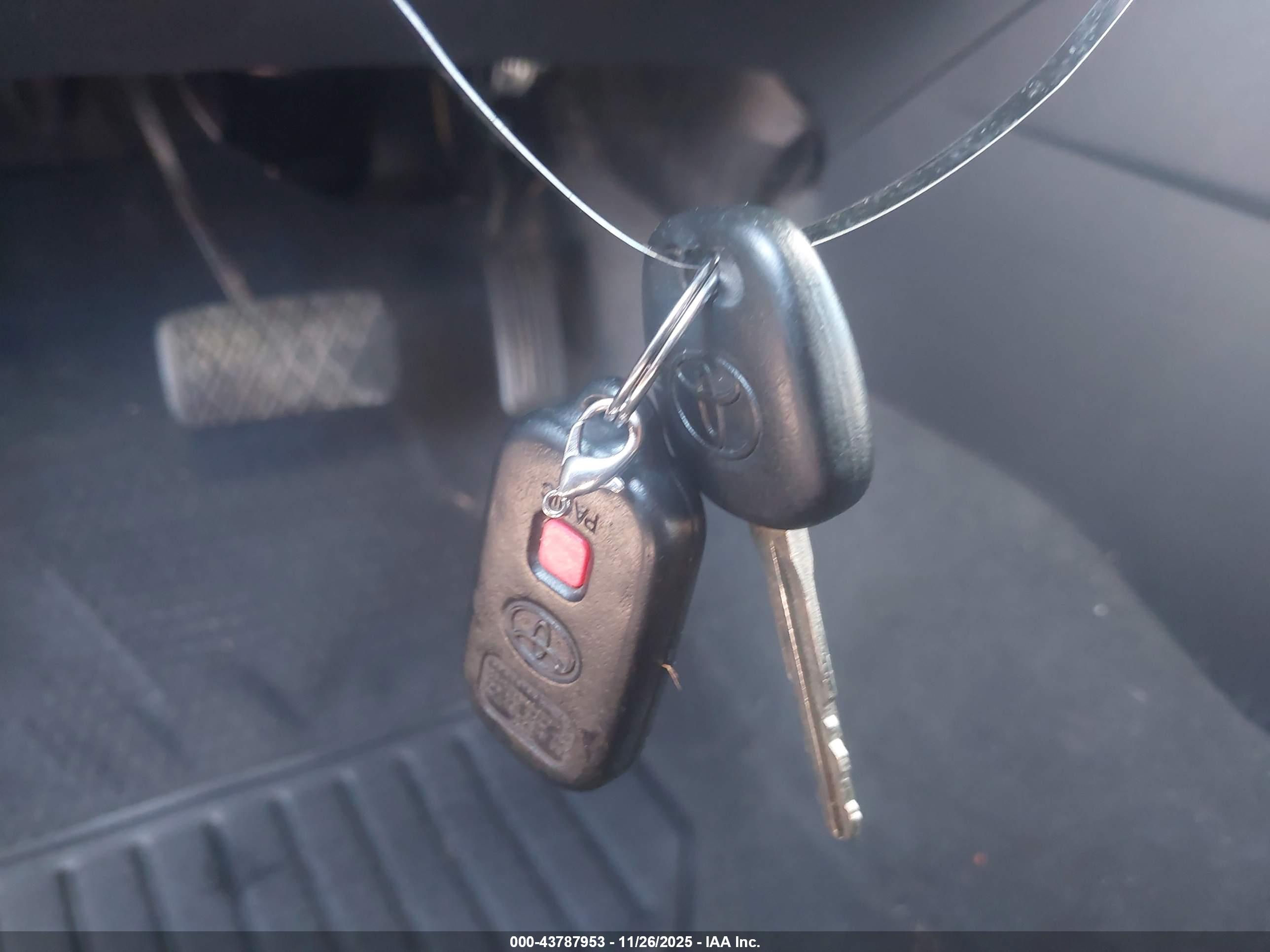 TOYOTA MATRIX image 11