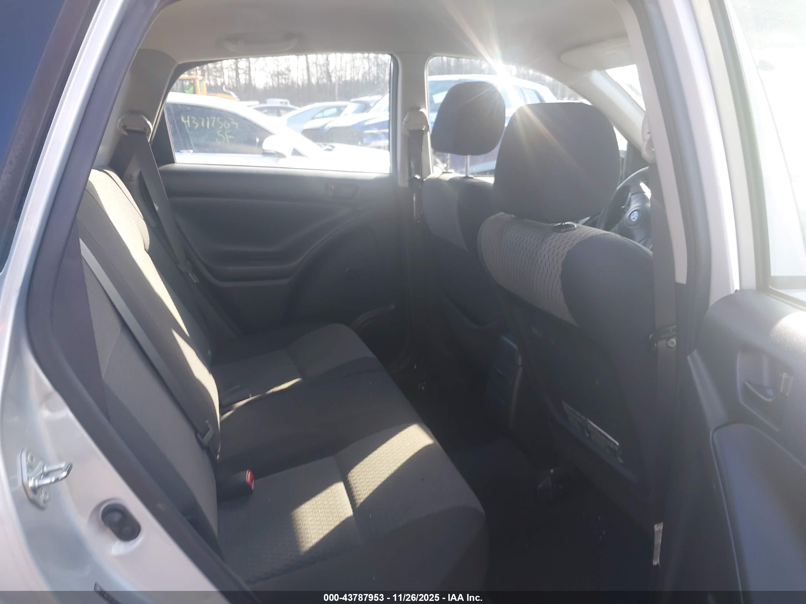 TOYOTA MATRIX image 8