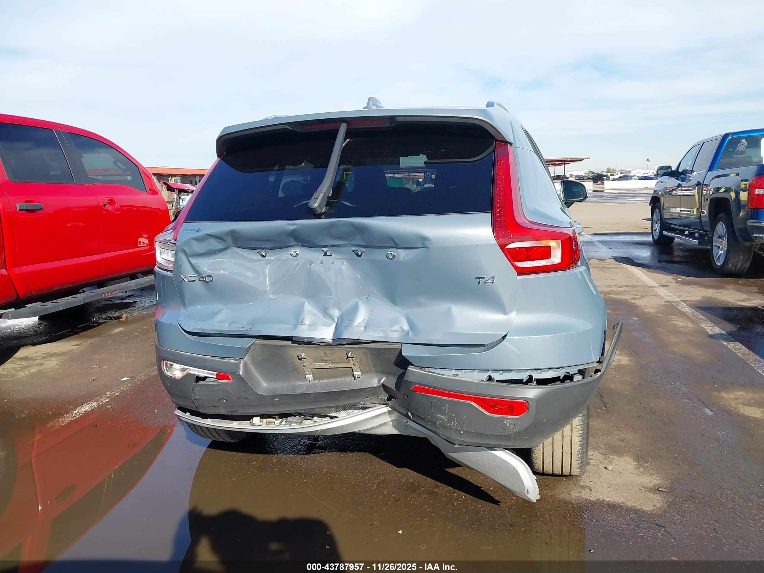 VOLVO XC40 image 6