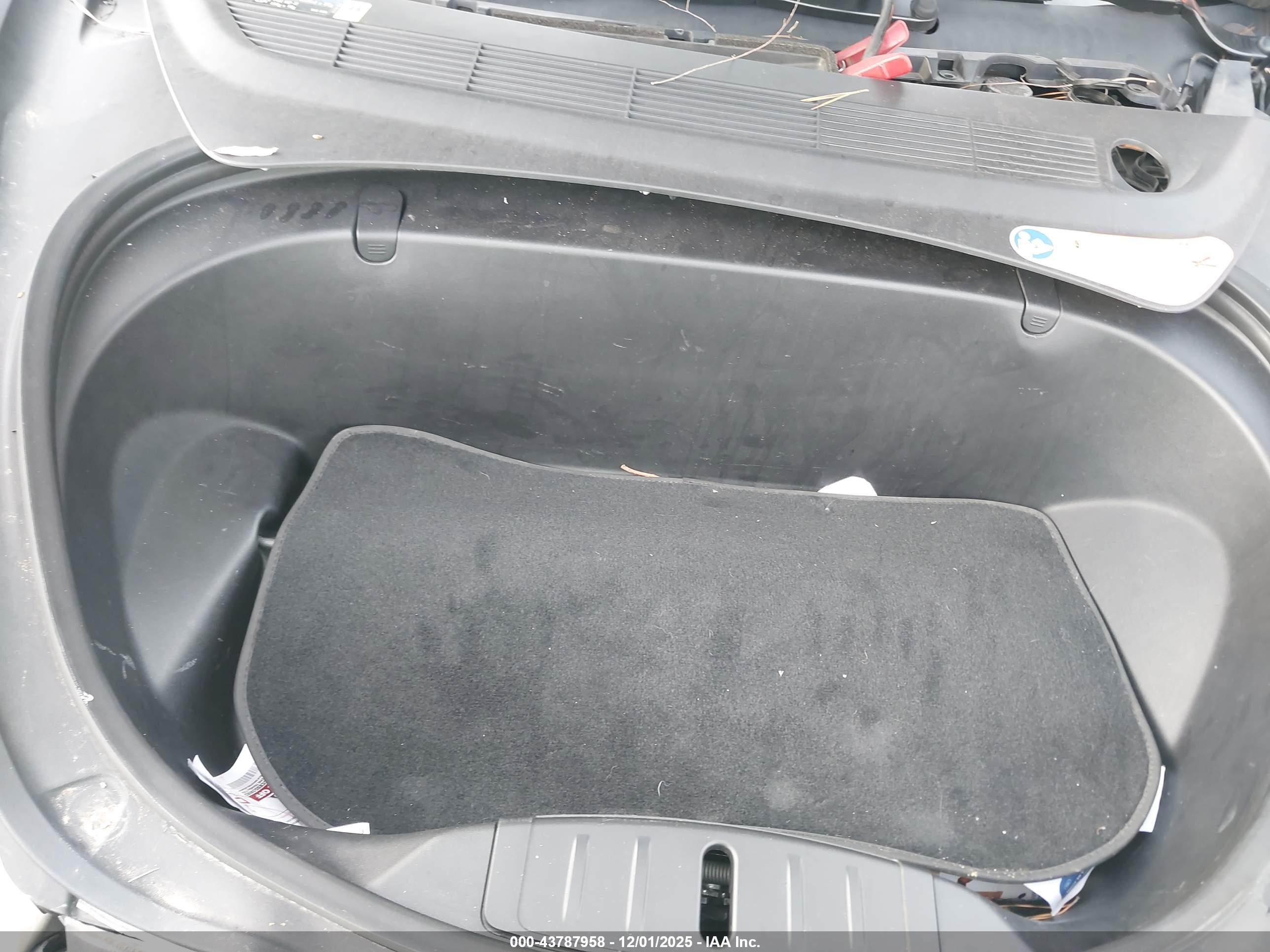 TESLA MODEL image 10