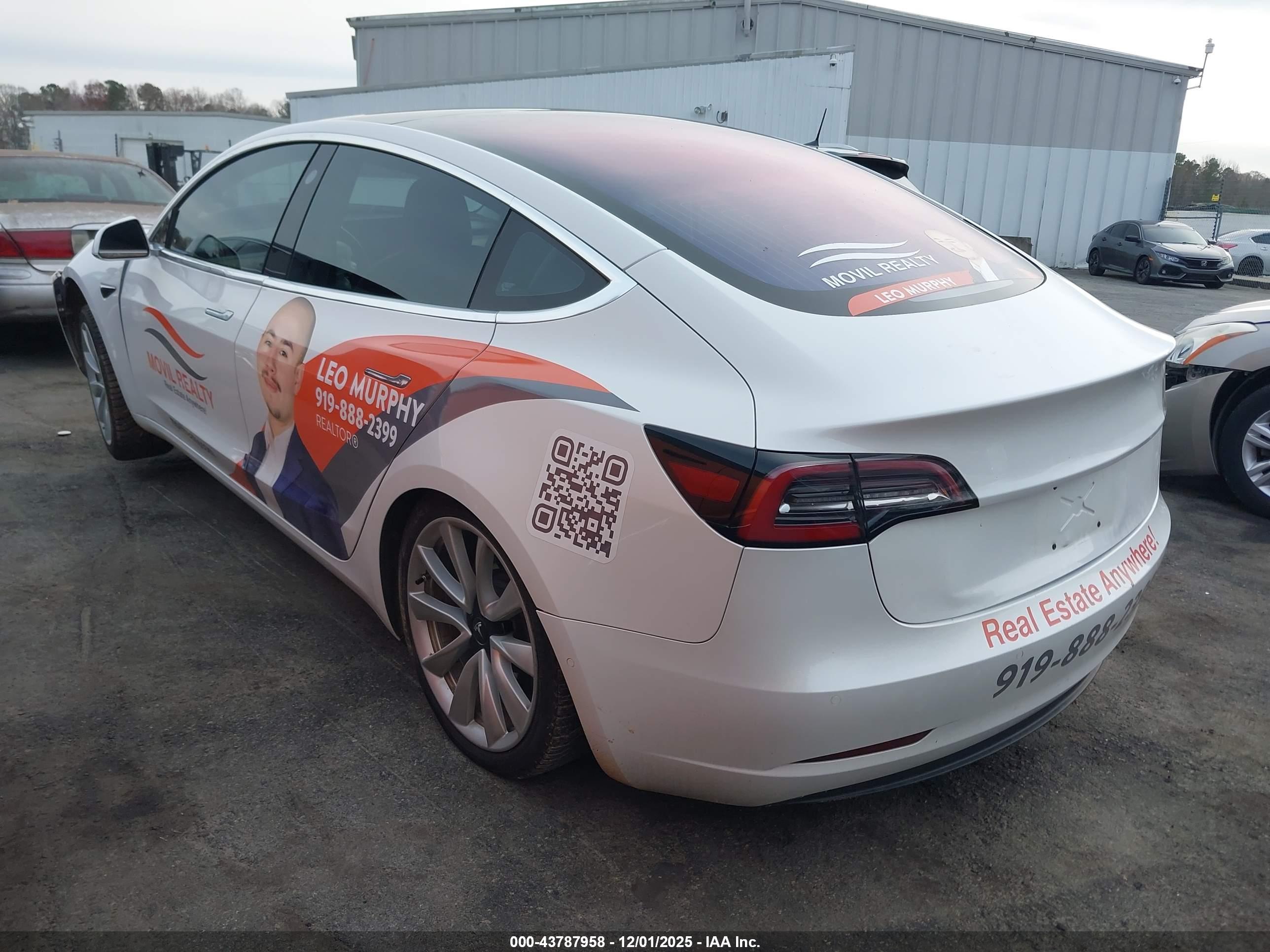 TESLA MODEL image 3