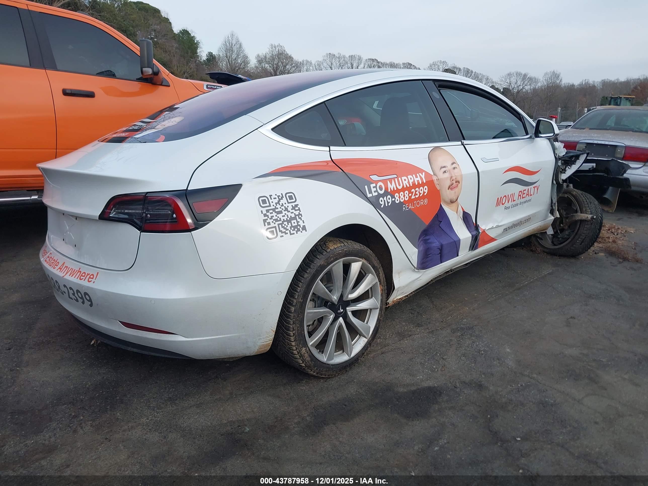 TESLA MODEL image 4