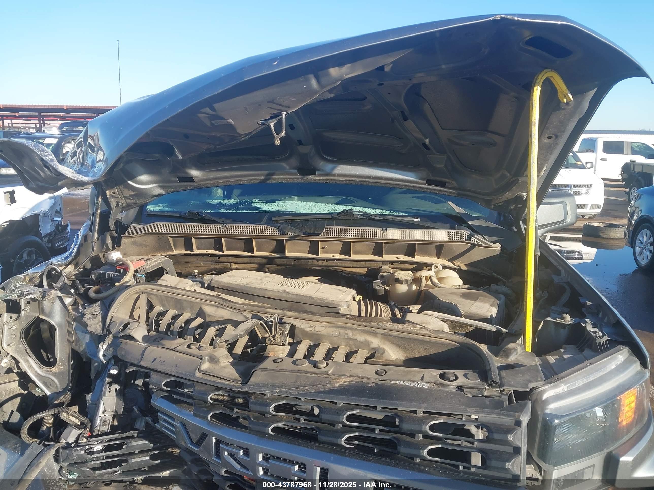 CHEVROLET SILVERADO image 10