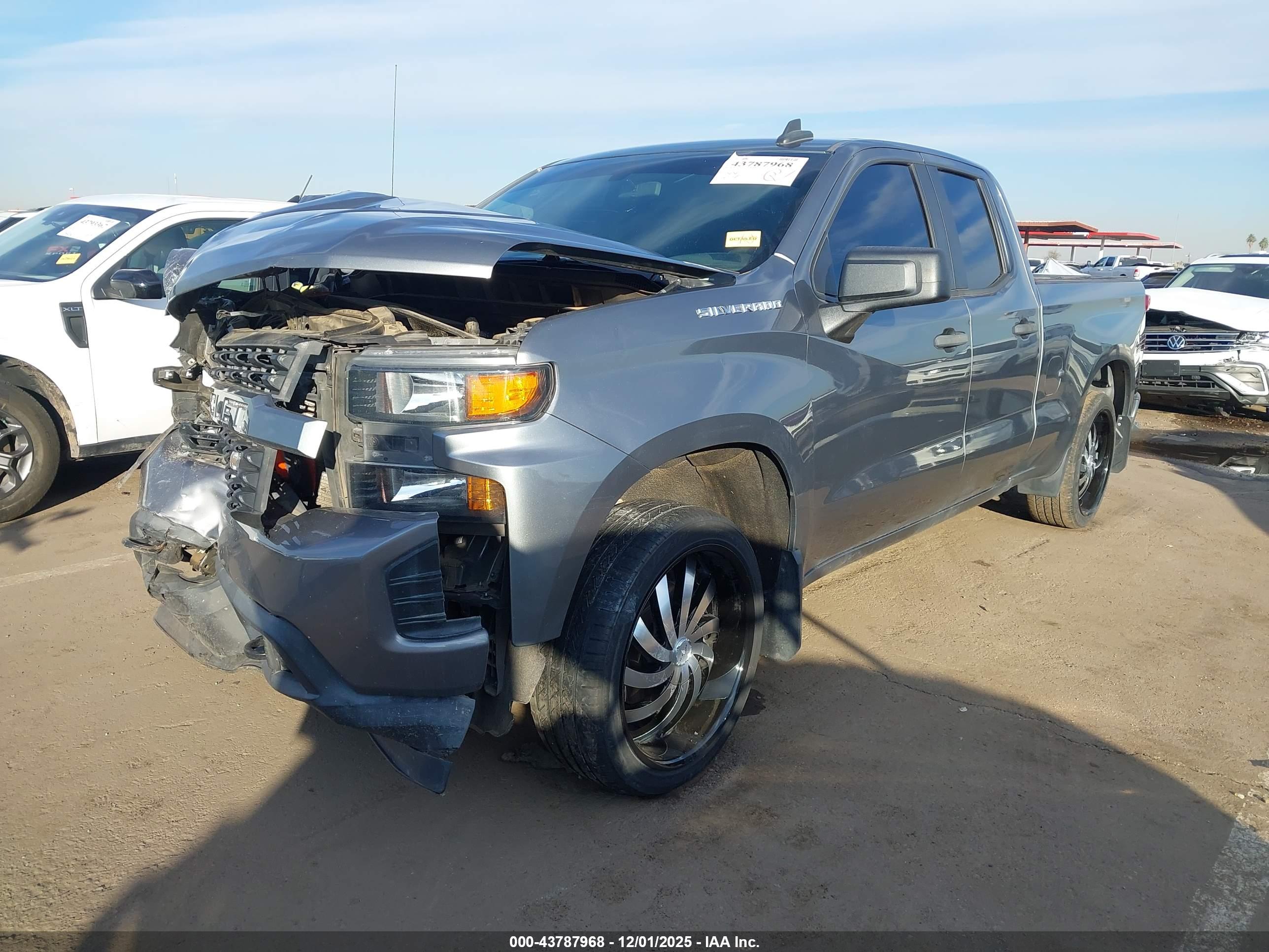 CHEVROLET SILVERADO image 2