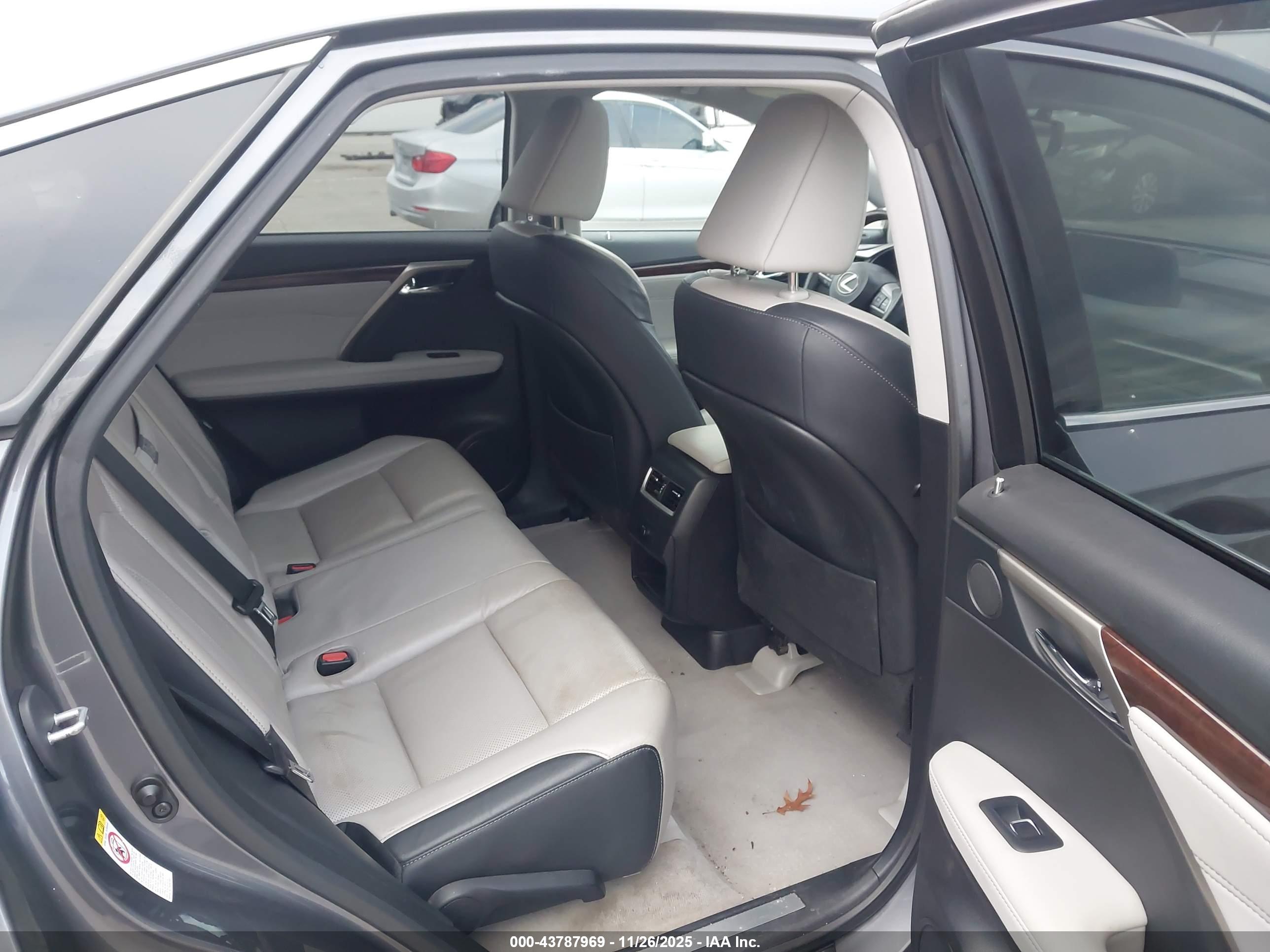 LEXUS RX image 8