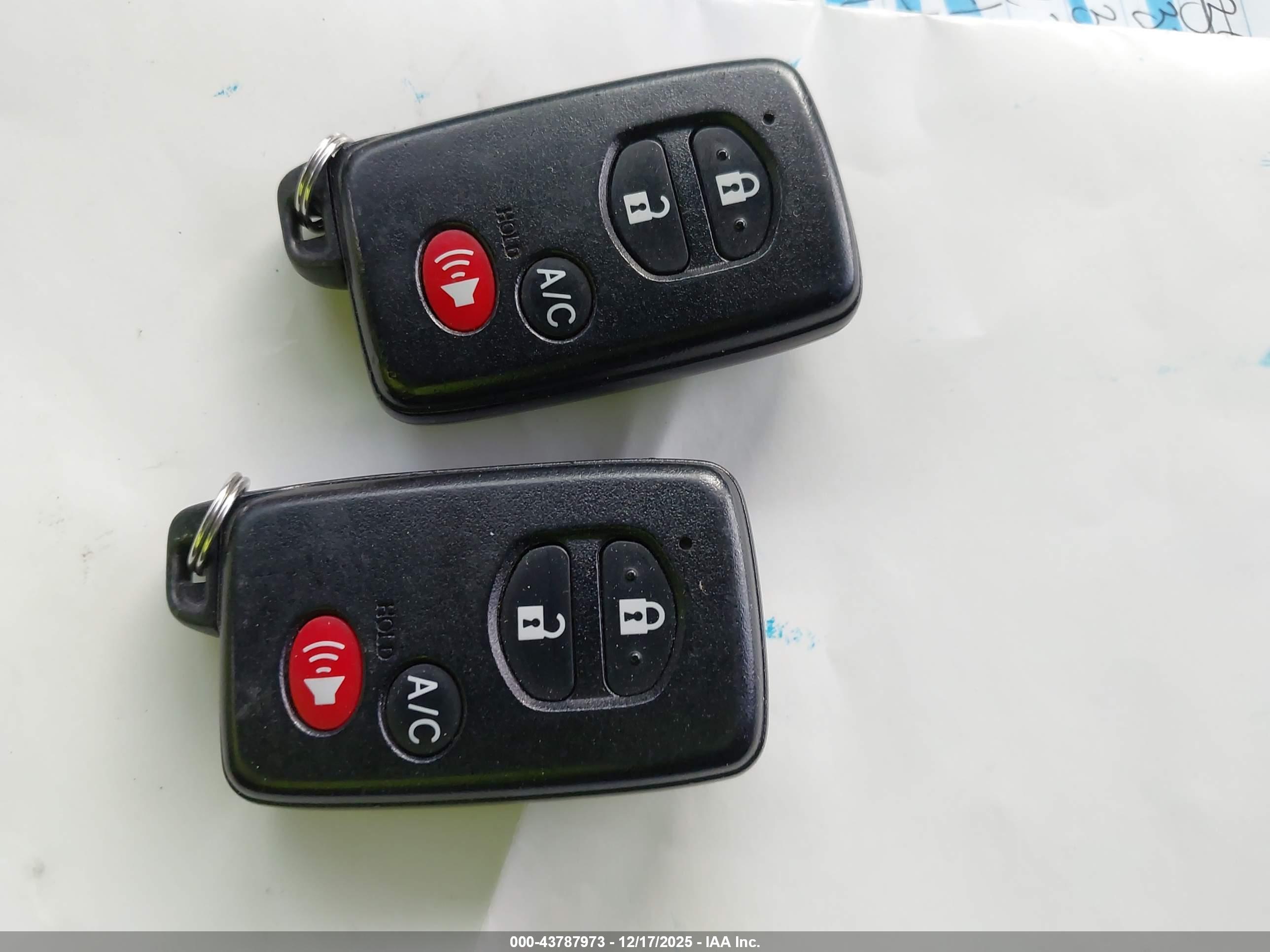 TOYOTA PRIUS image 11