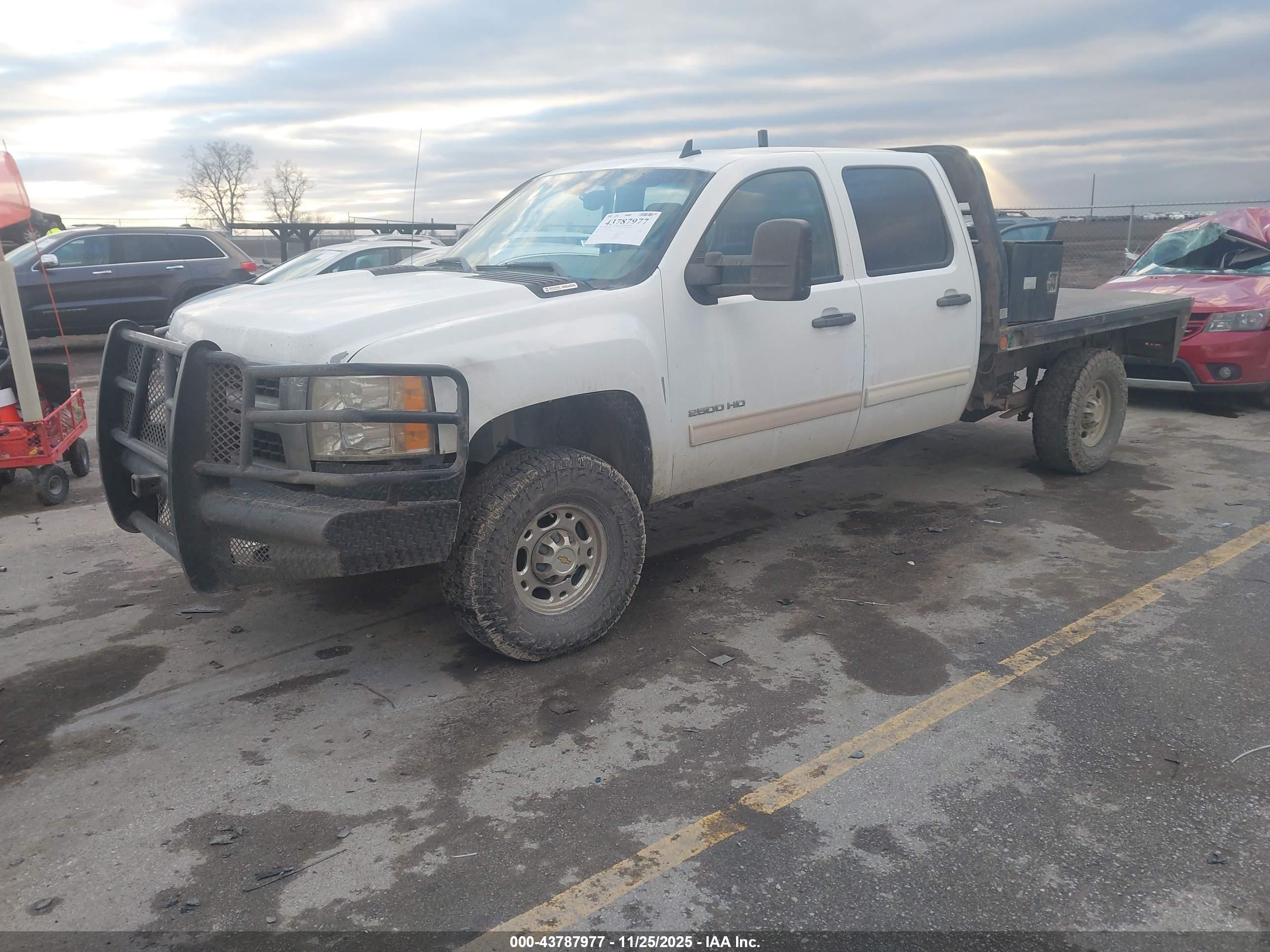 CHEVROLET SILVERADO image 2