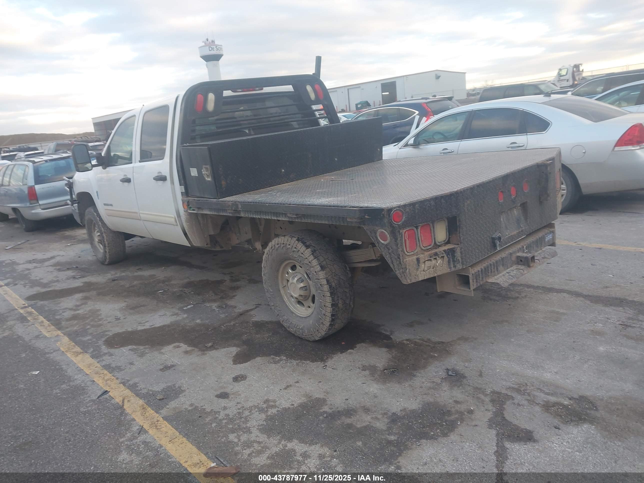 CHEVROLET SILVERADO image 3