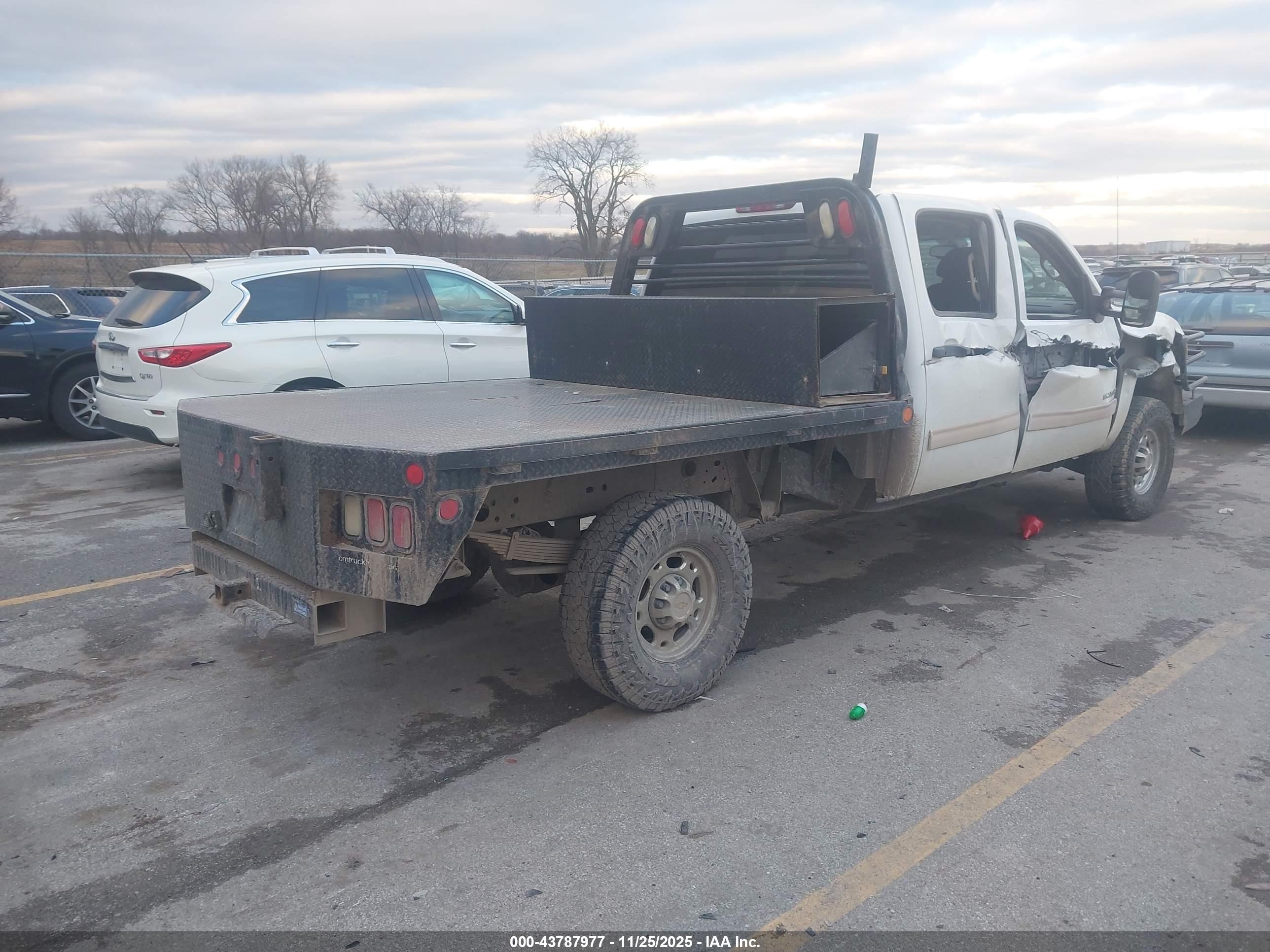 CHEVROLET SILVERADO image 4