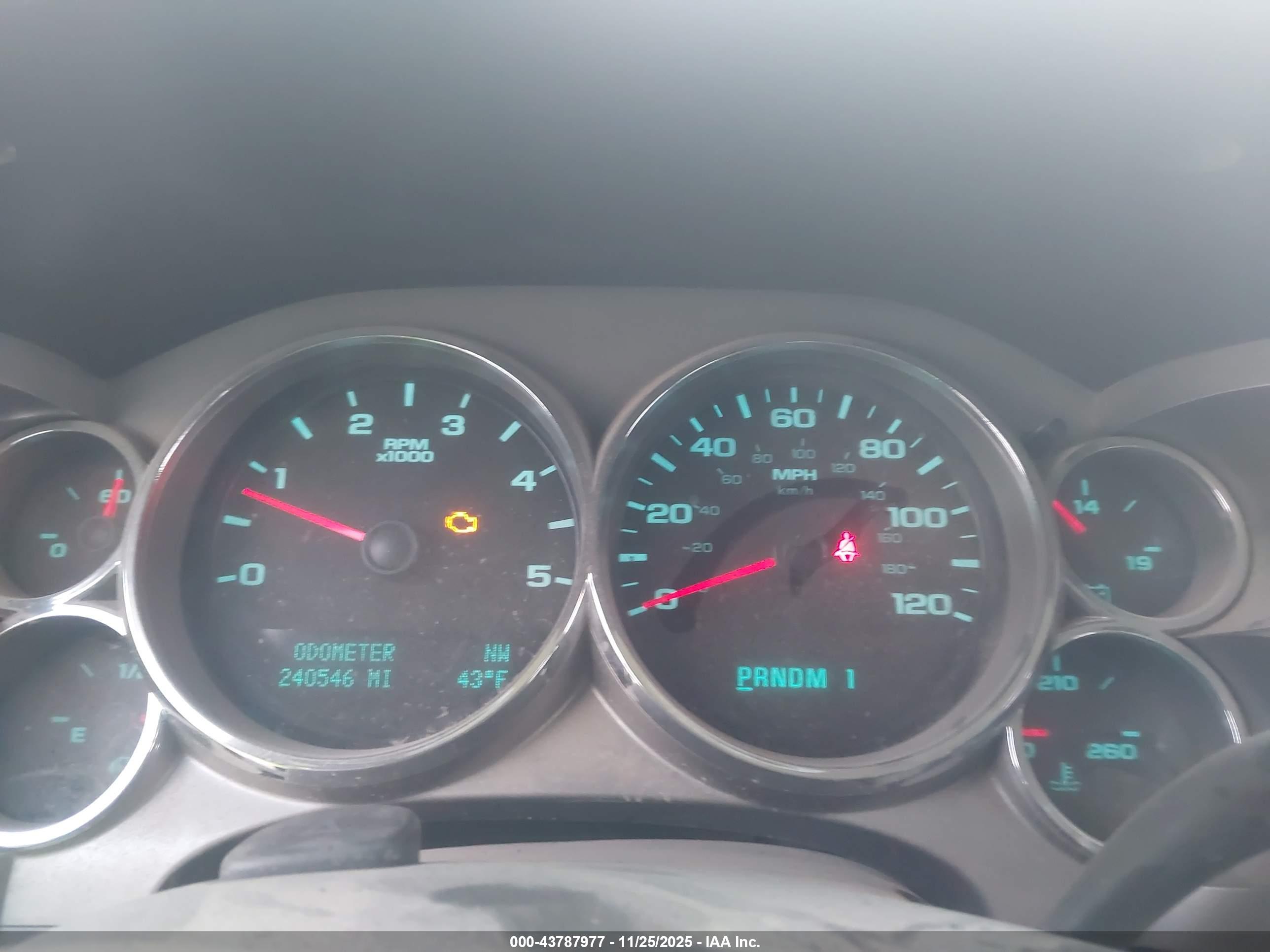 CHEVROLET SILVERADO image 7