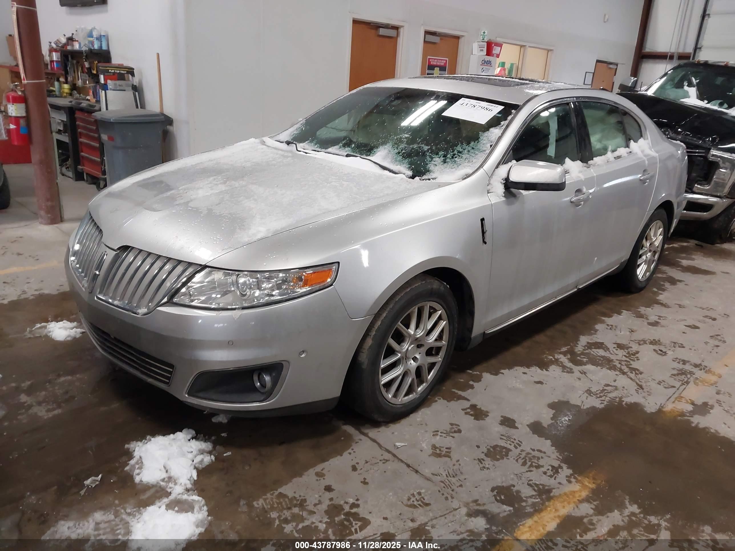 LINCOLN MKS image 2