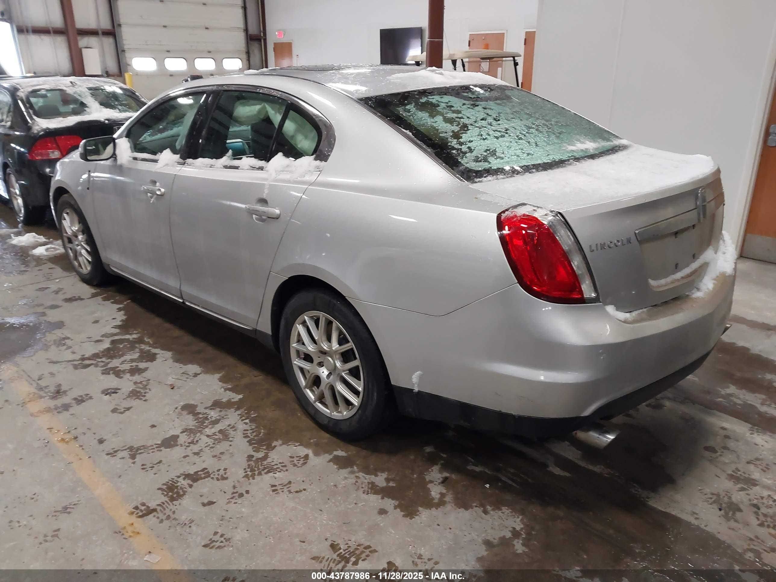 LINCOLN MKS image 3