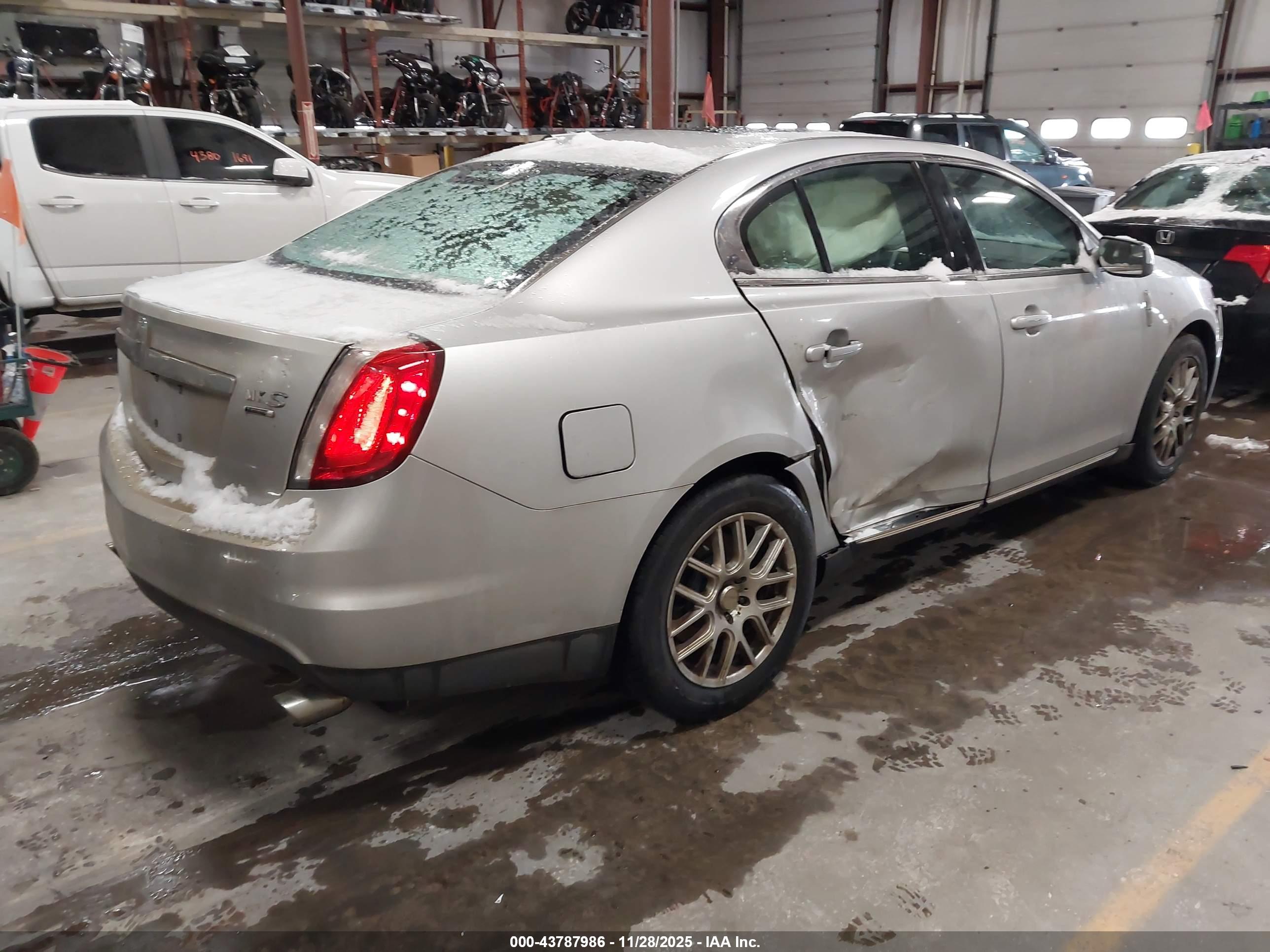 LINCOLN MKS image 4