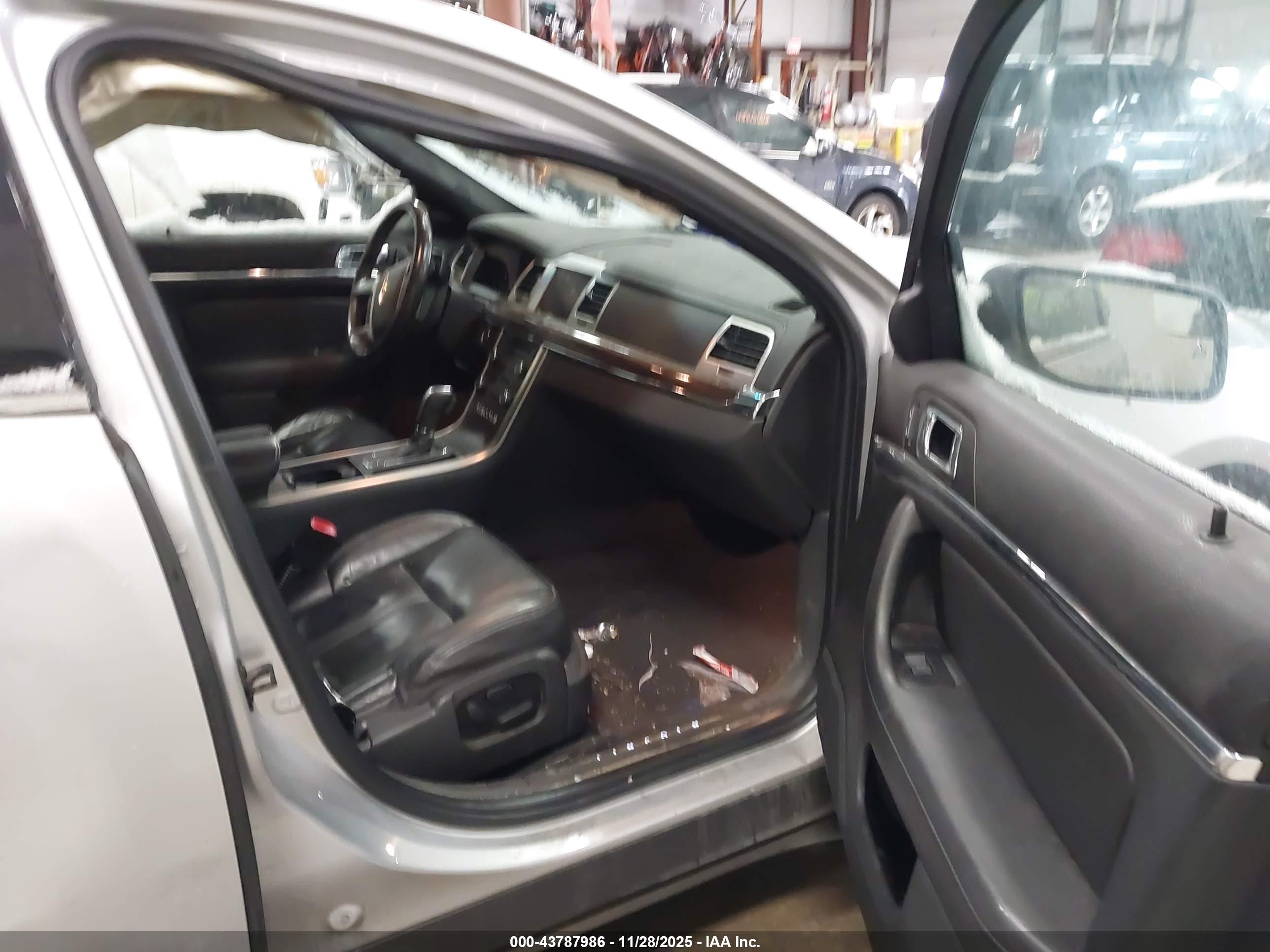 LINCOLN MKS image 5