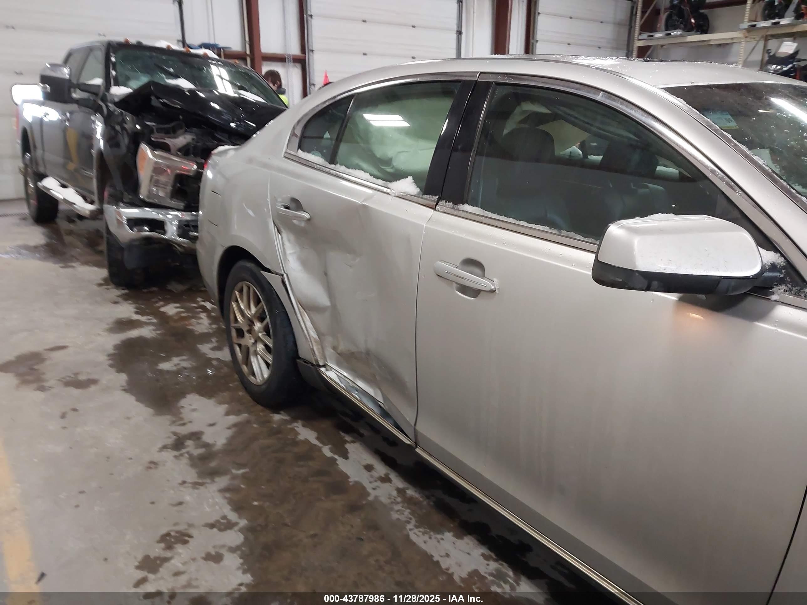 LINCOLN MKS image 6