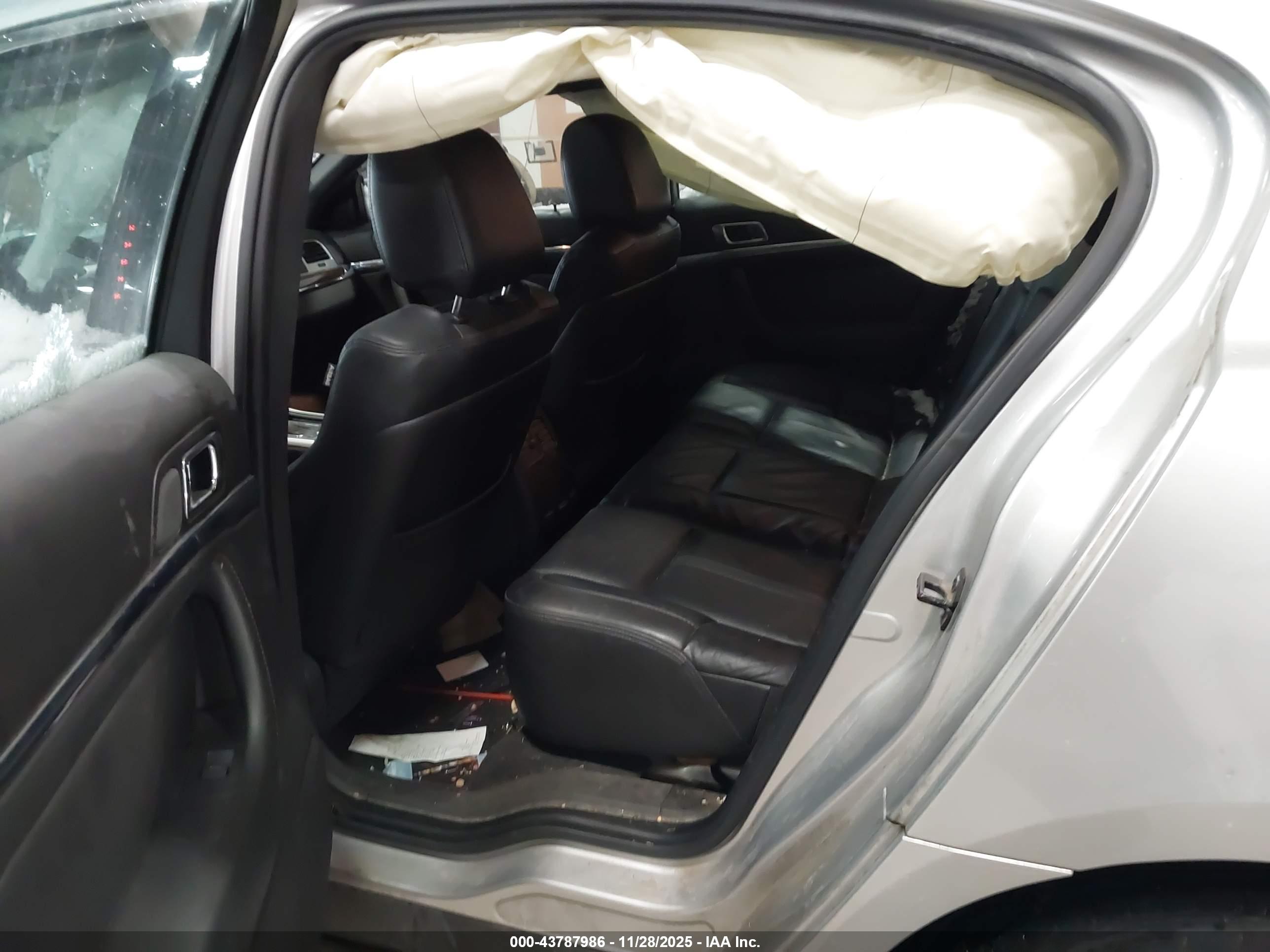 LINCOLN MKS image 8
