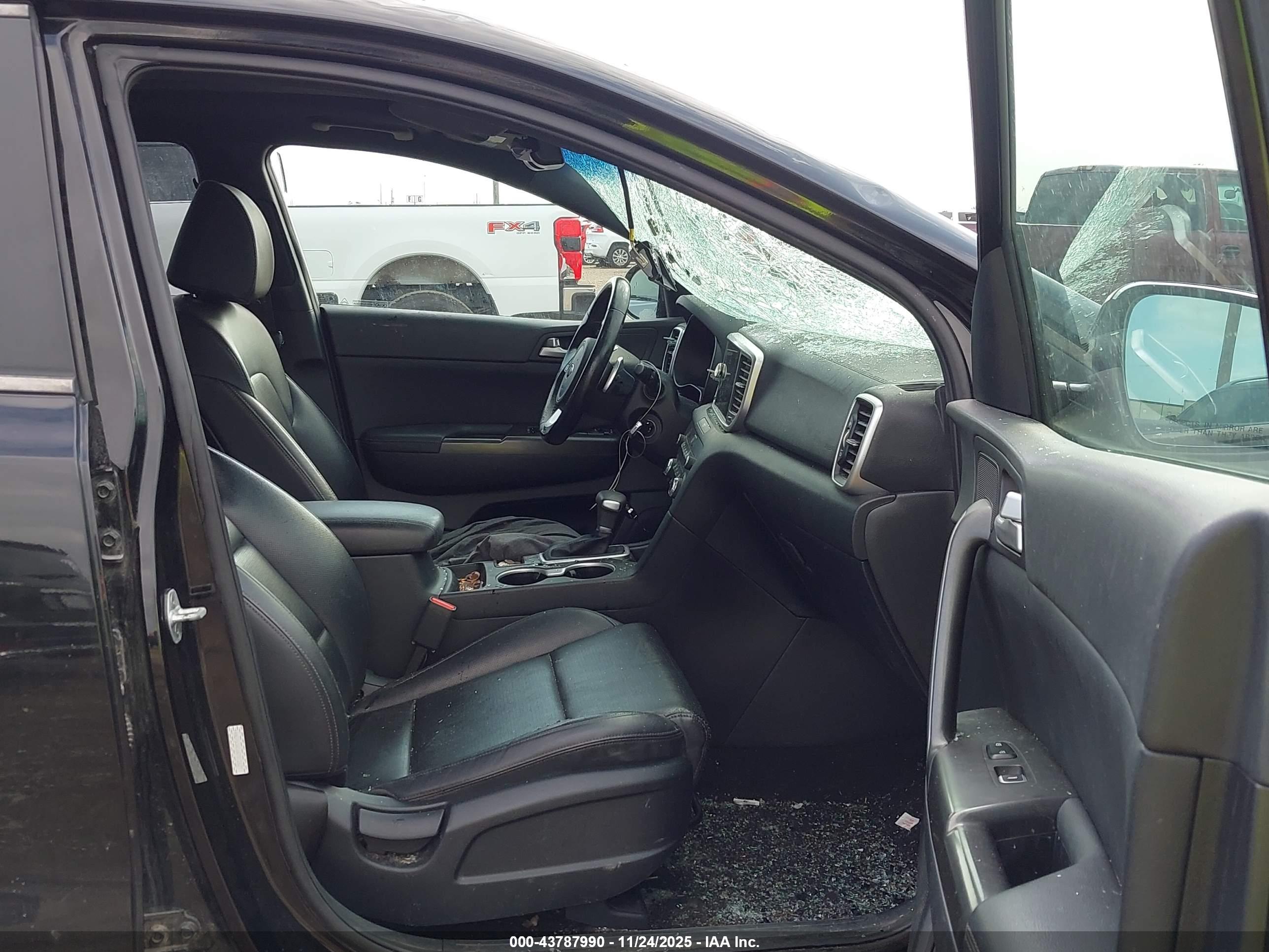 KIA SPORTAGE image 5