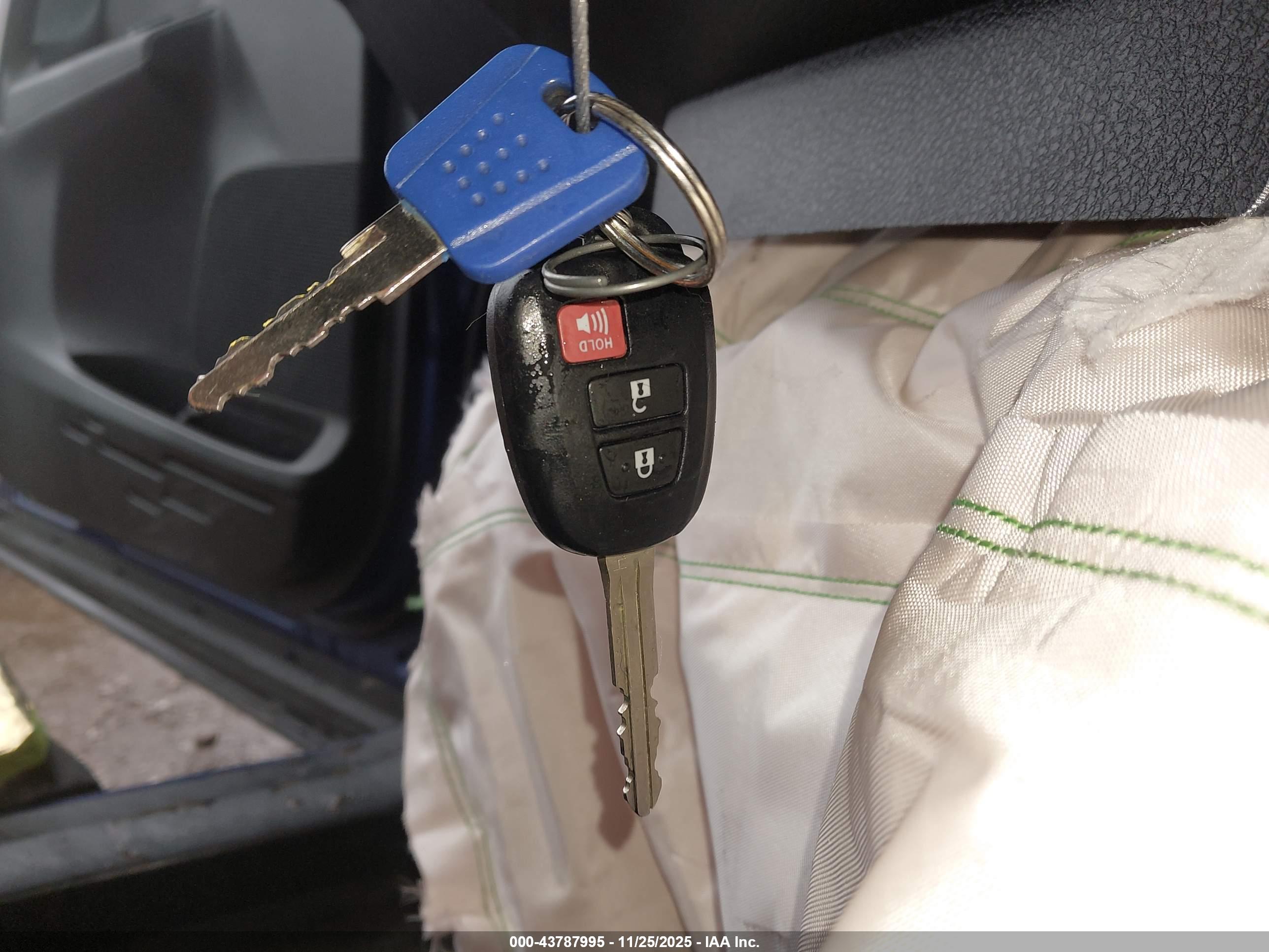 TOYOTA RAV4 image 11