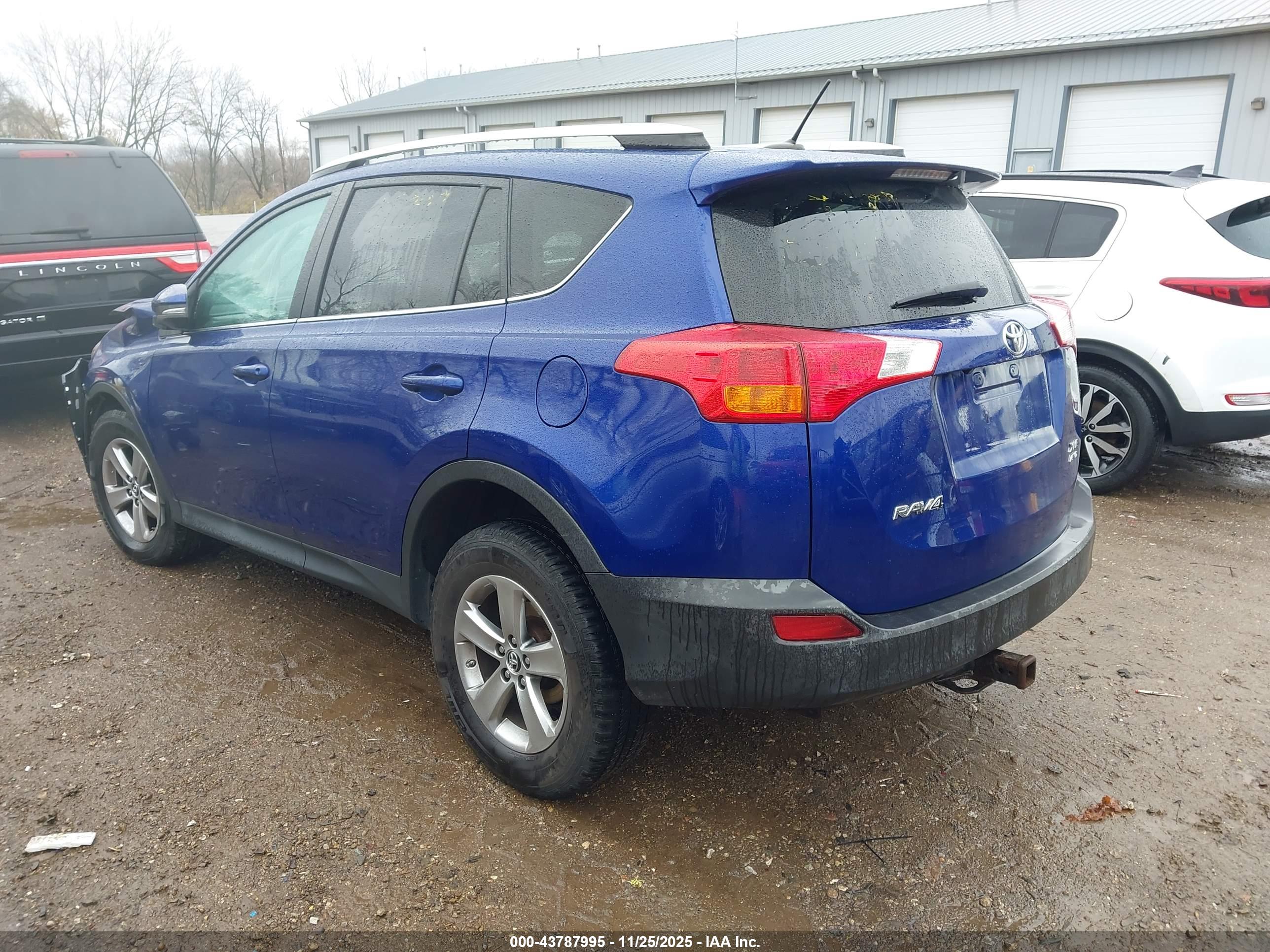 TOYOTA RAV4 image 3