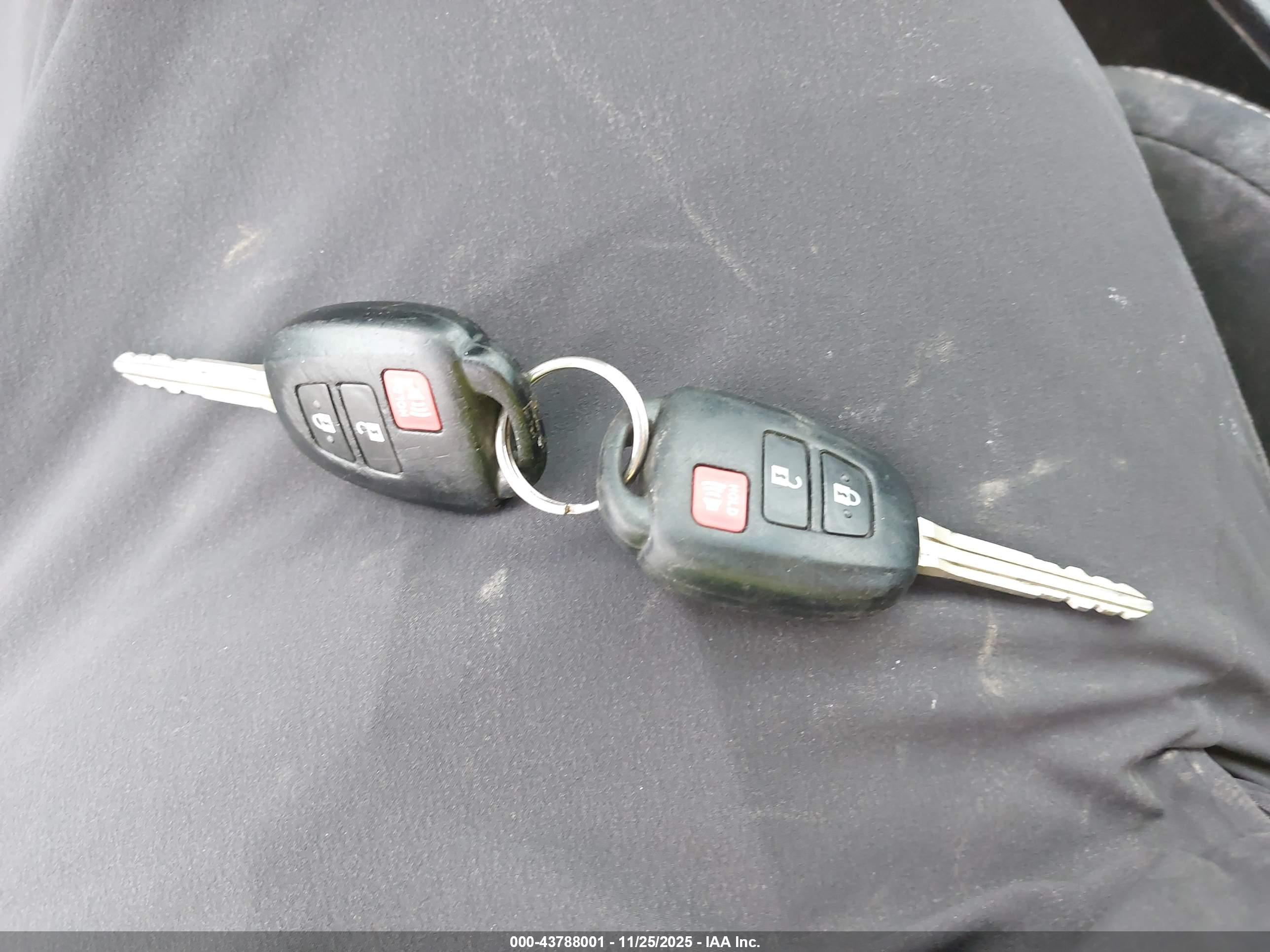 TOYOTA RAV4 image 11