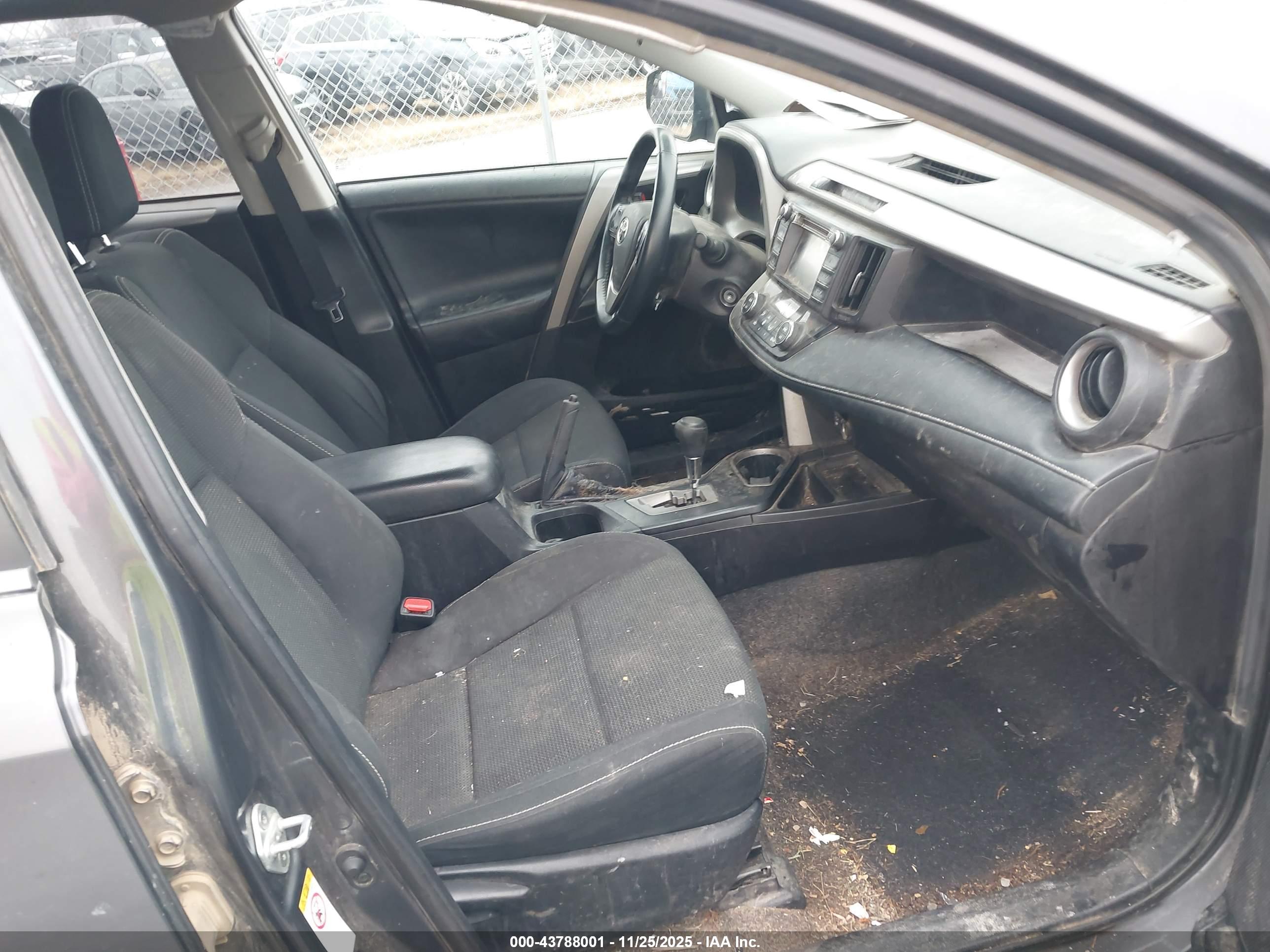 TOYOTA RAV4 image 5
