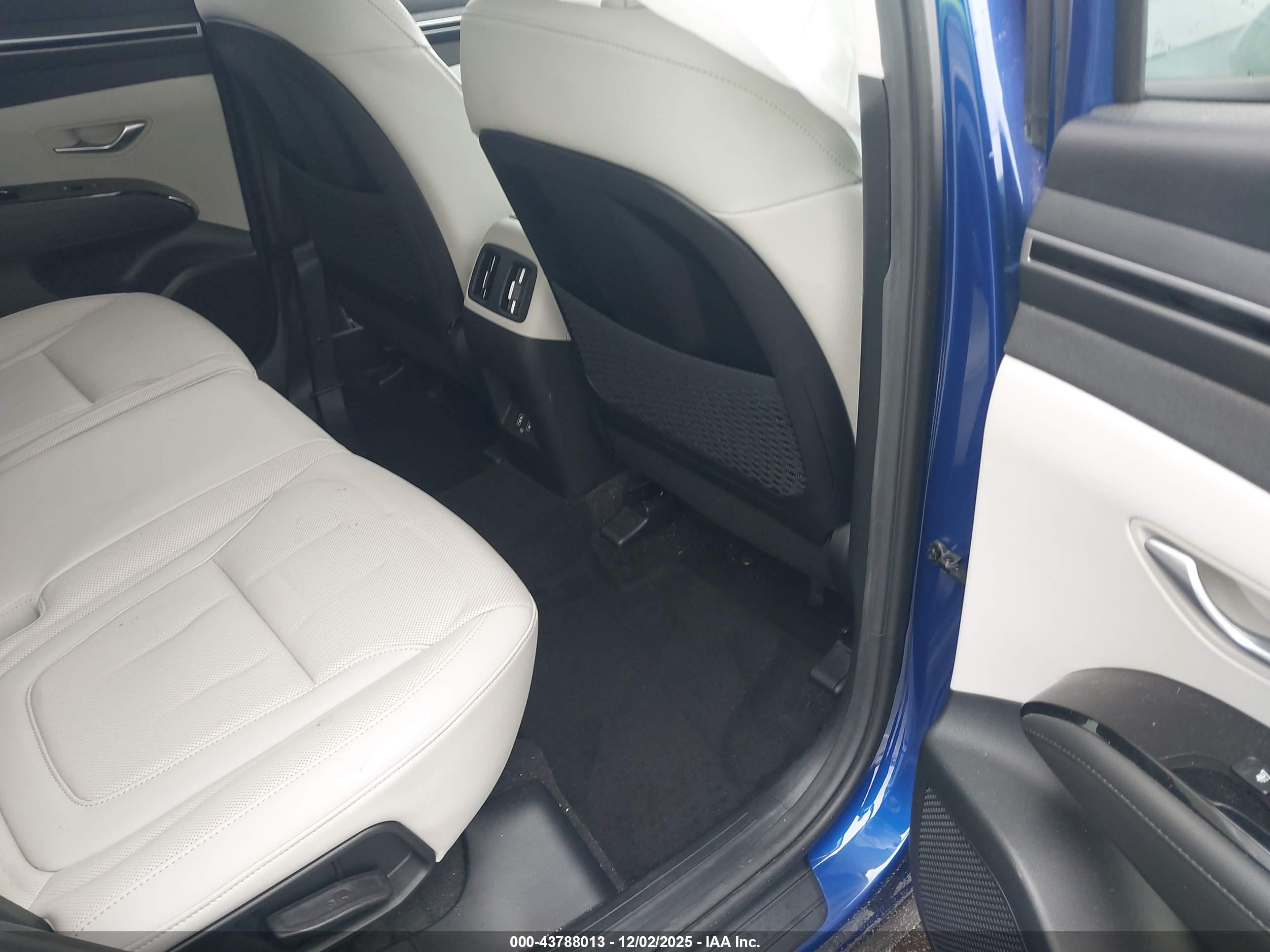 HYUNDAI TUCSON image 8