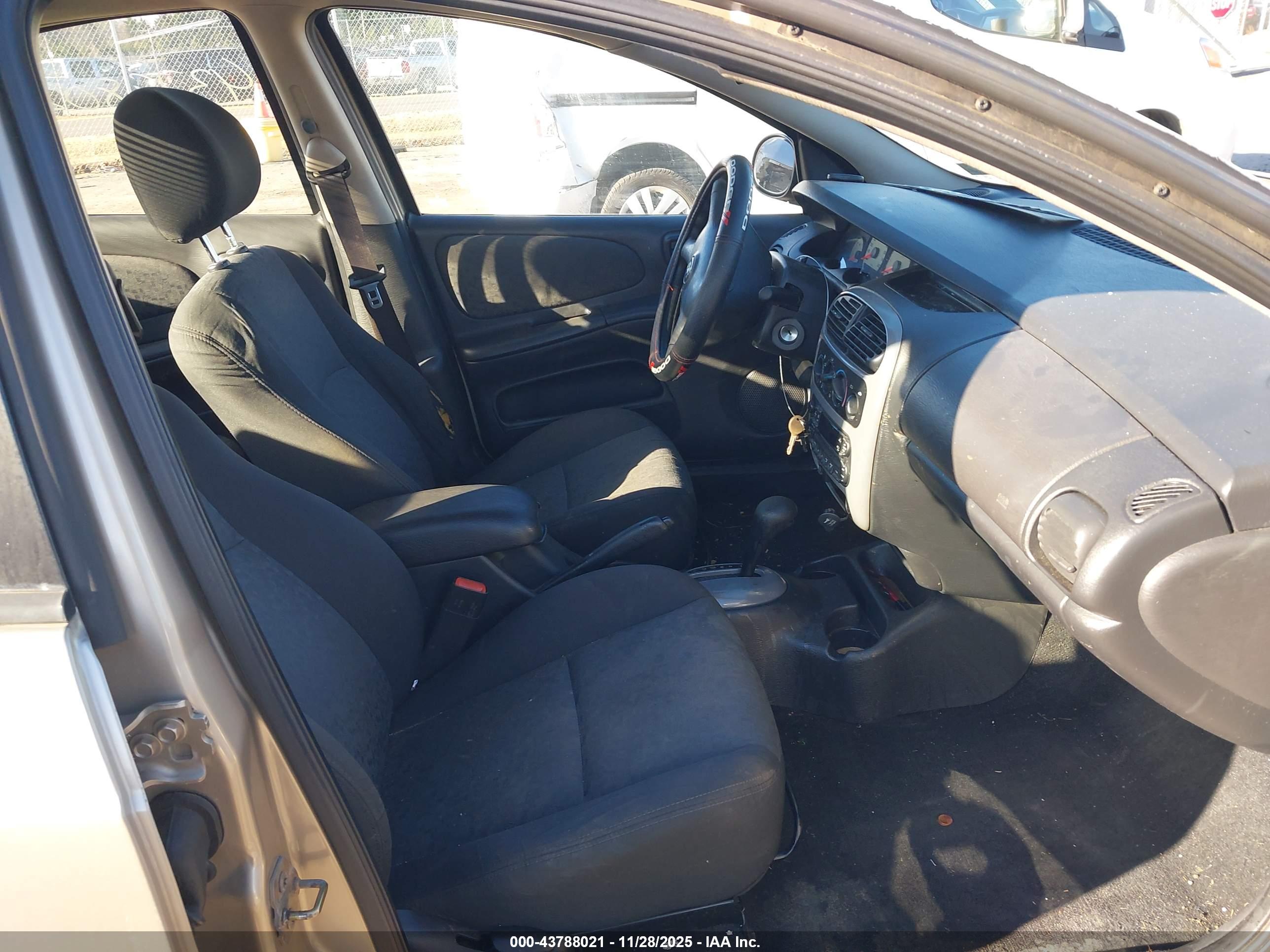DODGE NEON image 5