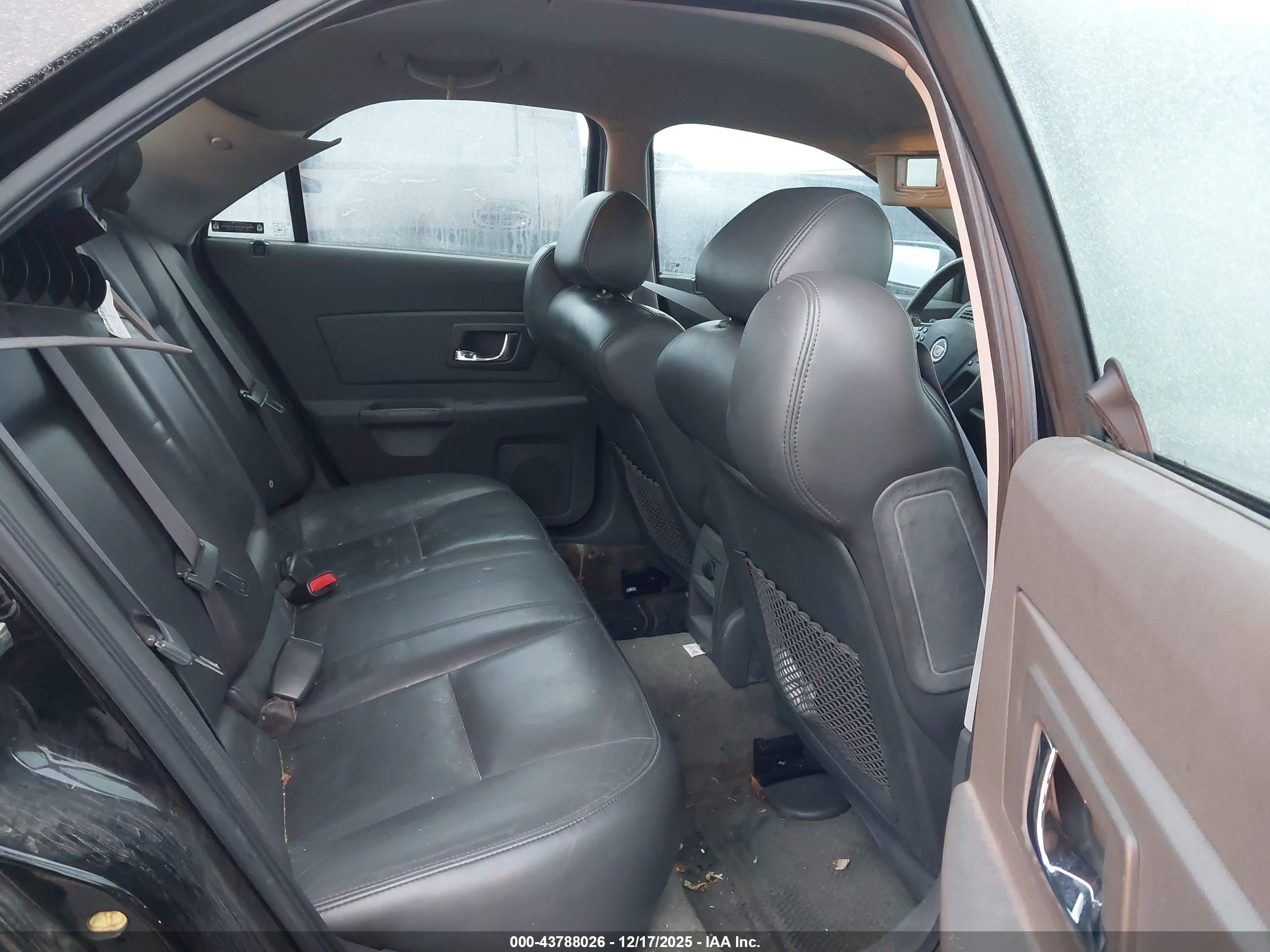 CADILLAC CTS image 8