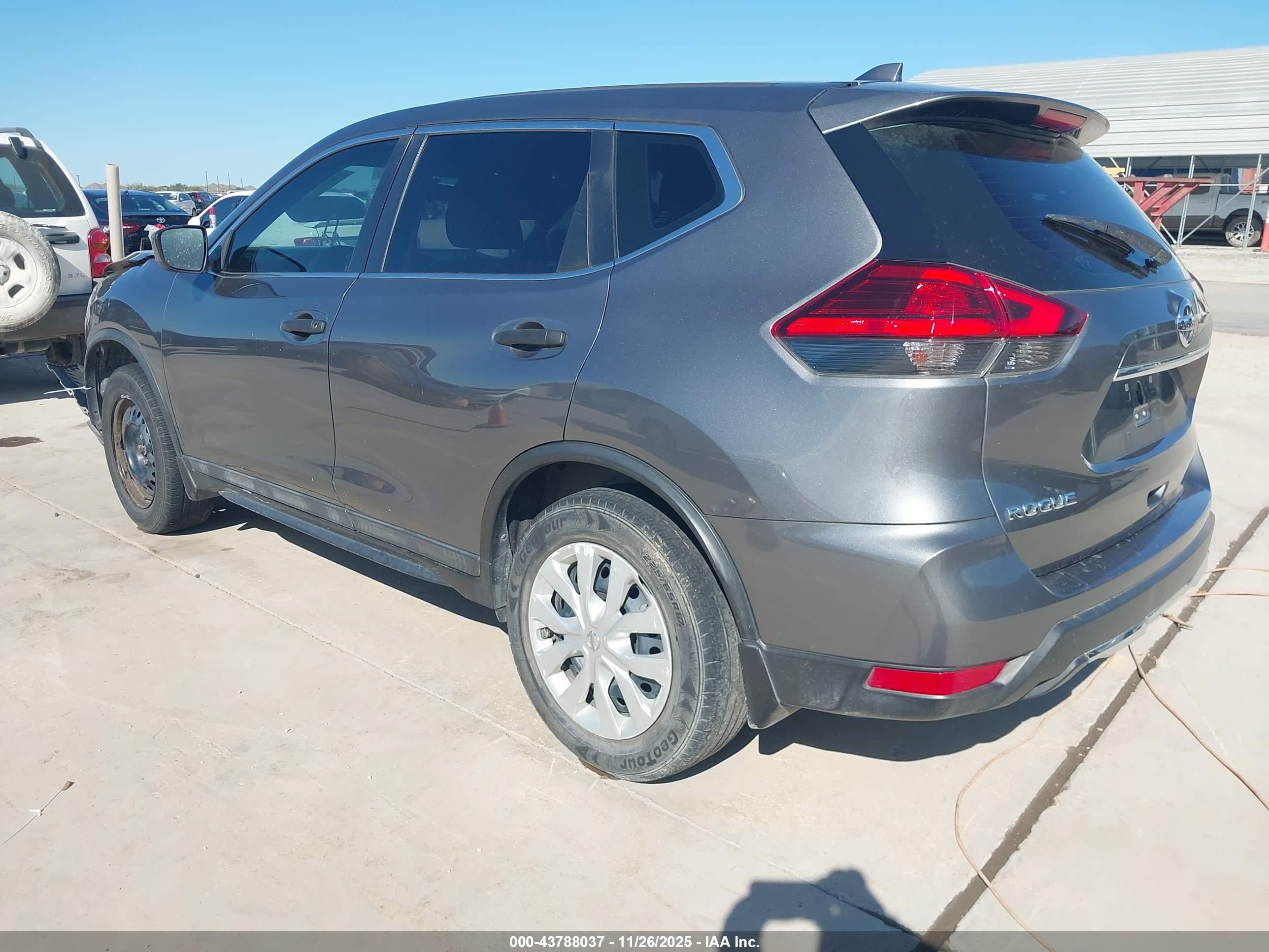 NISSAN ROGUE image 3