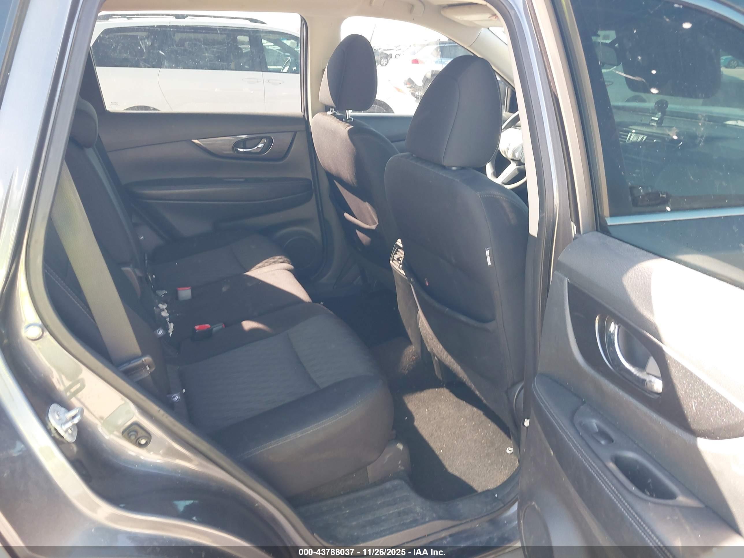 NISSAN ROGUE image 8