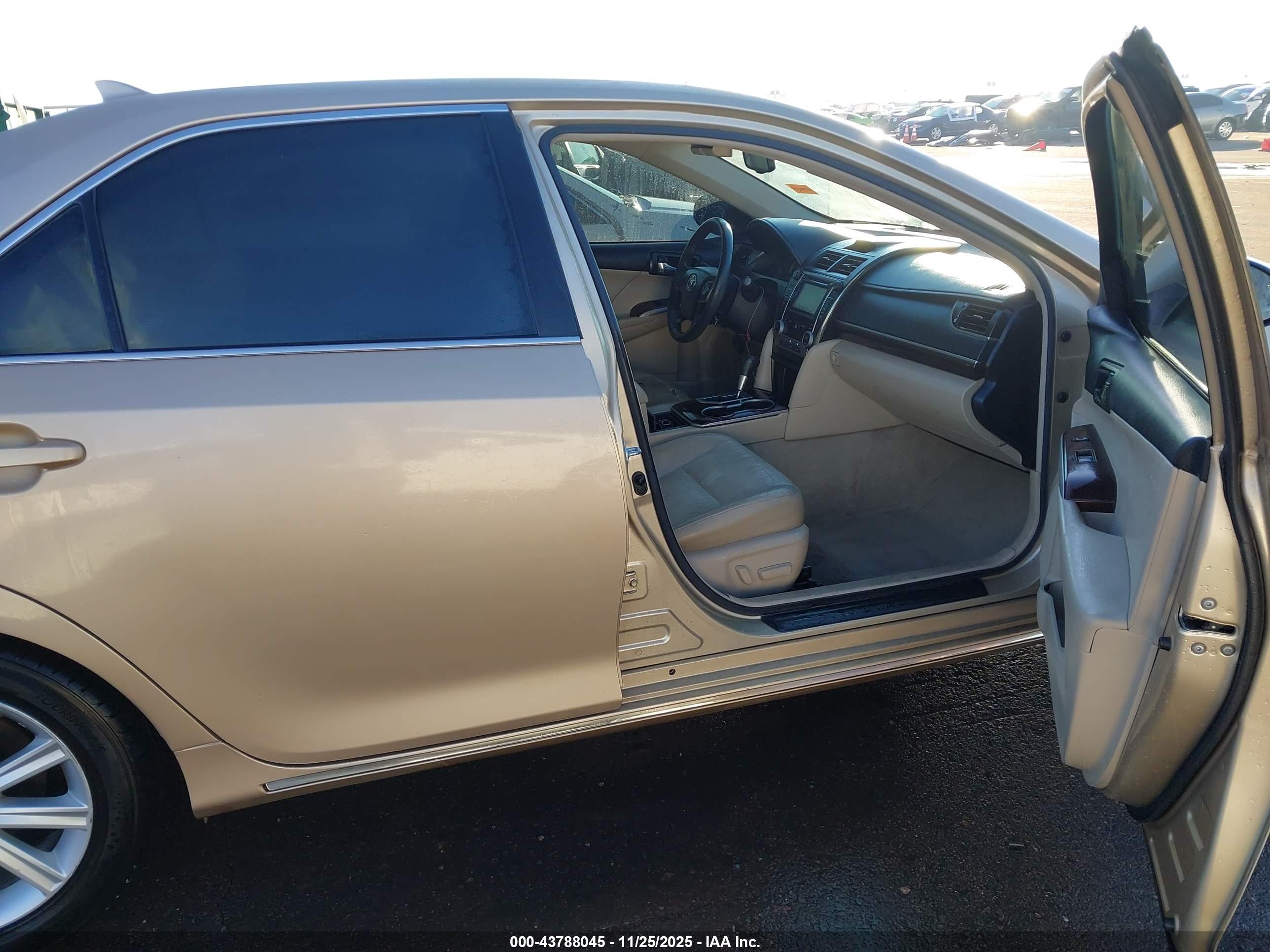TOYOTA CAMRY image 5