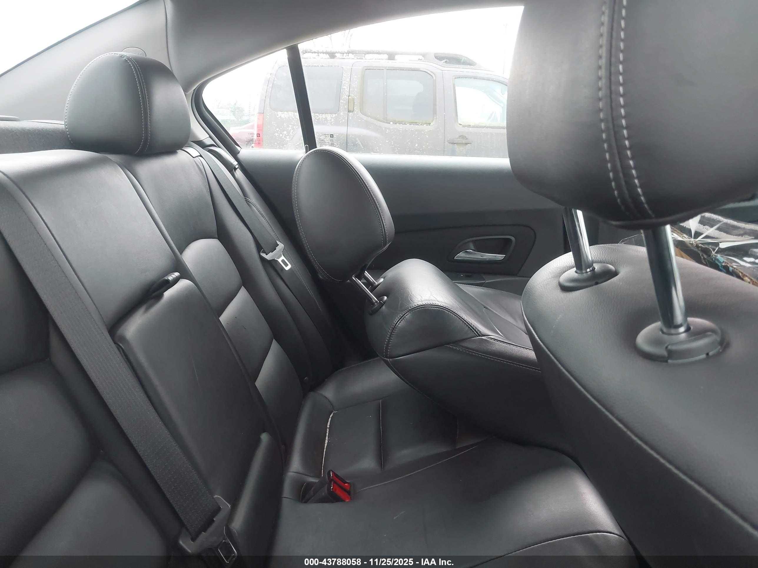 CHEVROLET CRUZE image 8