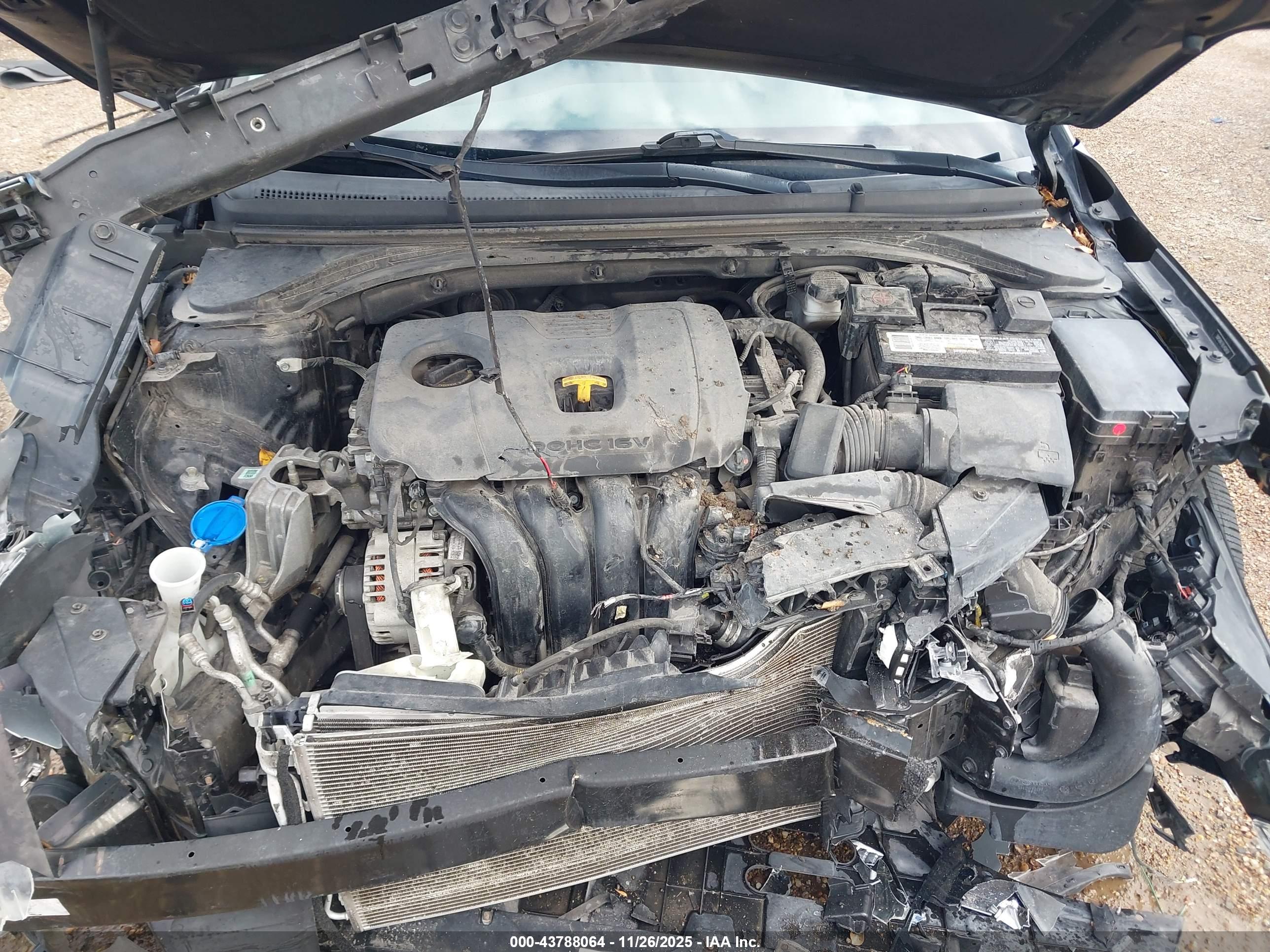HYUNDAI ELANTRA image 10