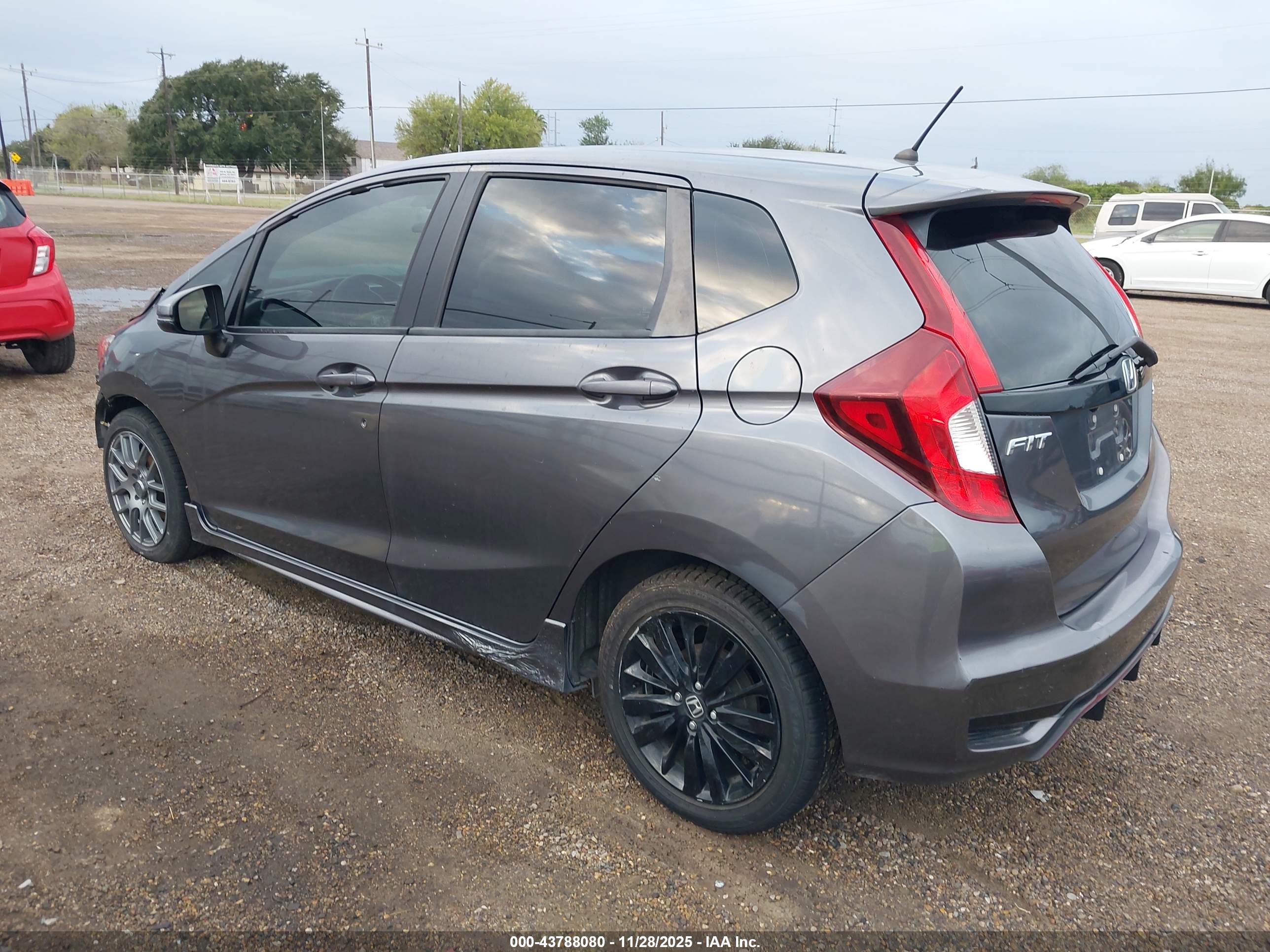 HONDA FIT image 3