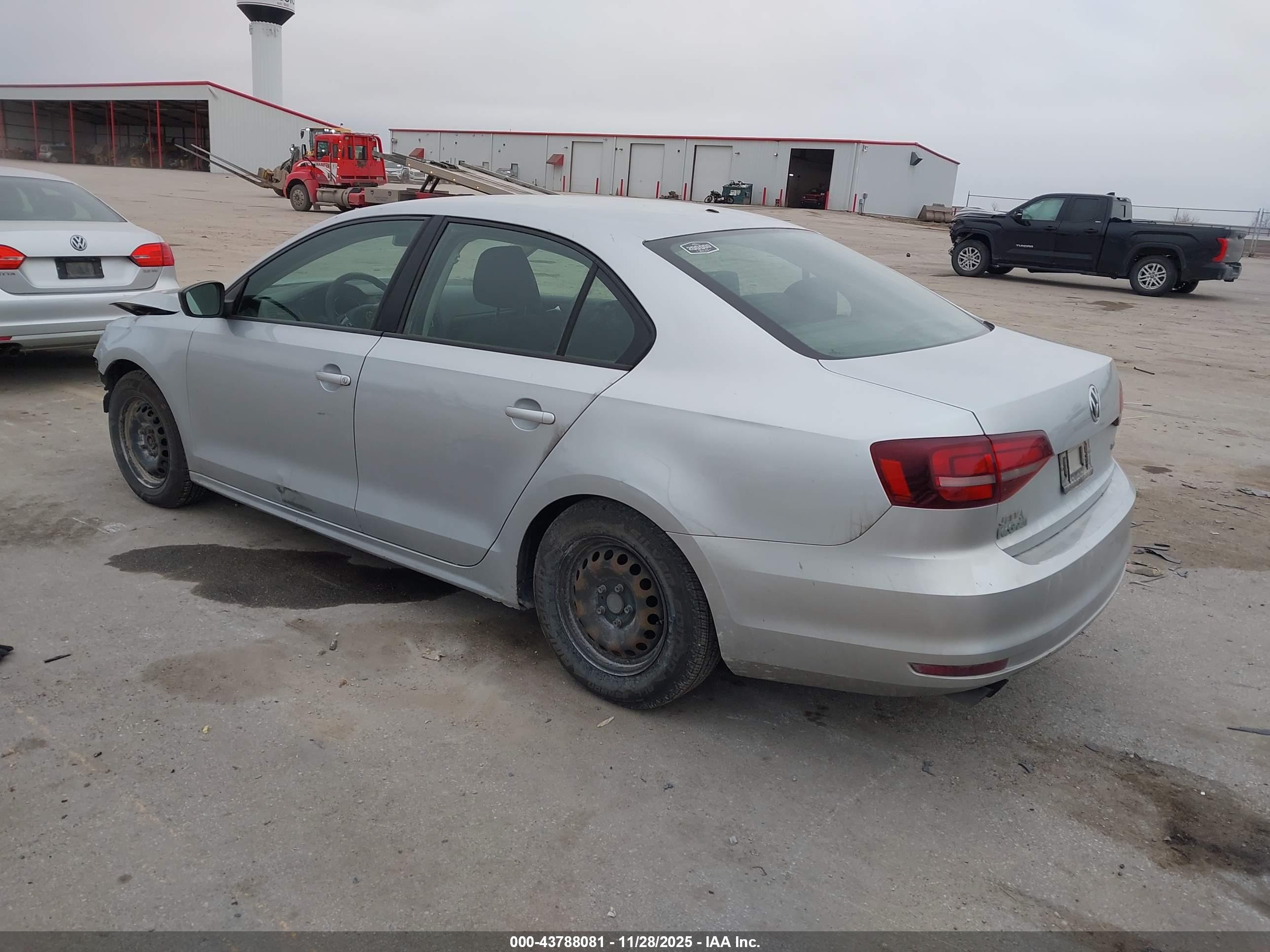 VOLKSWAGEN JETTA image 3