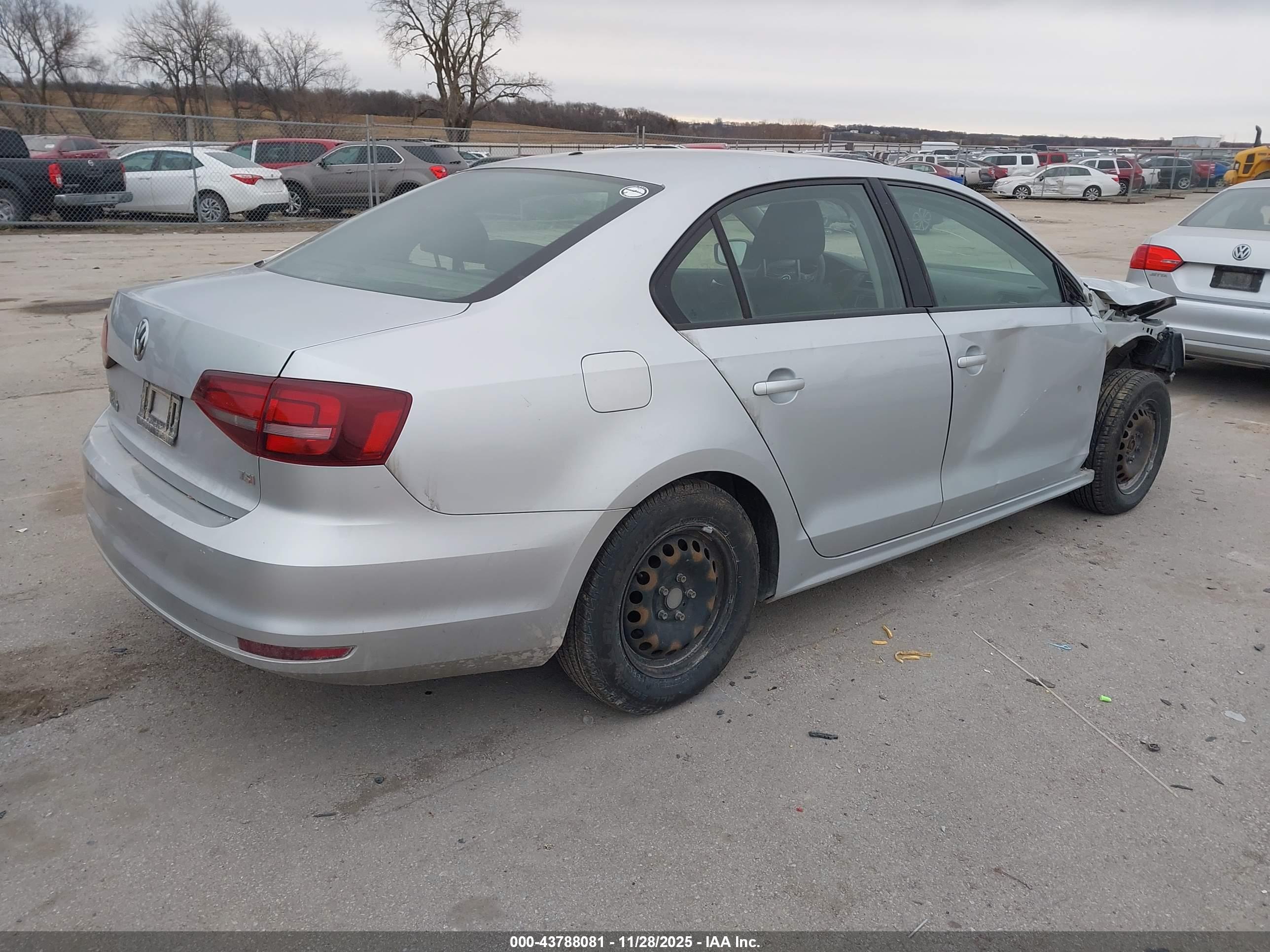VOLKSWAGEN JETTA image 4