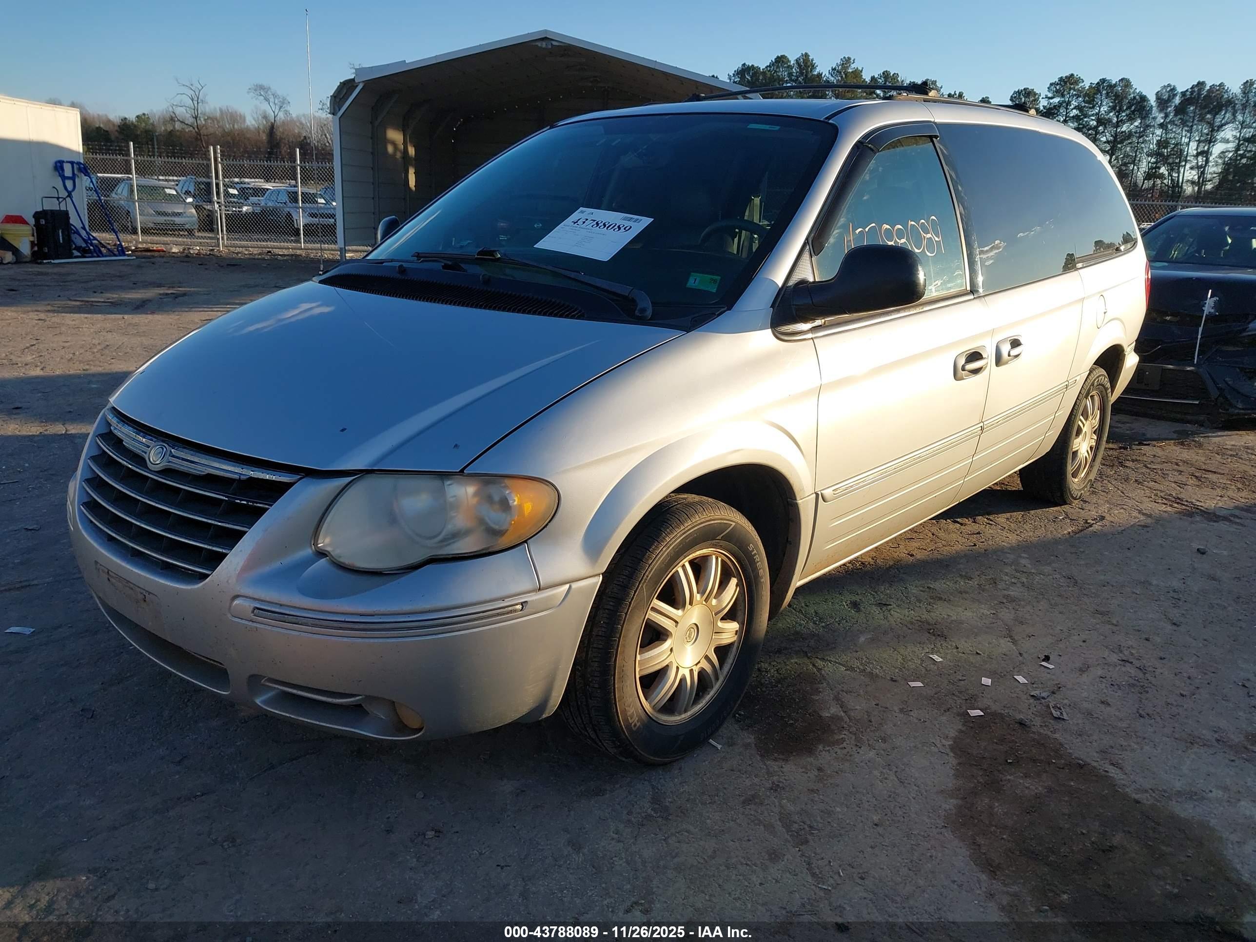 CHRYSLER TOWN image 2