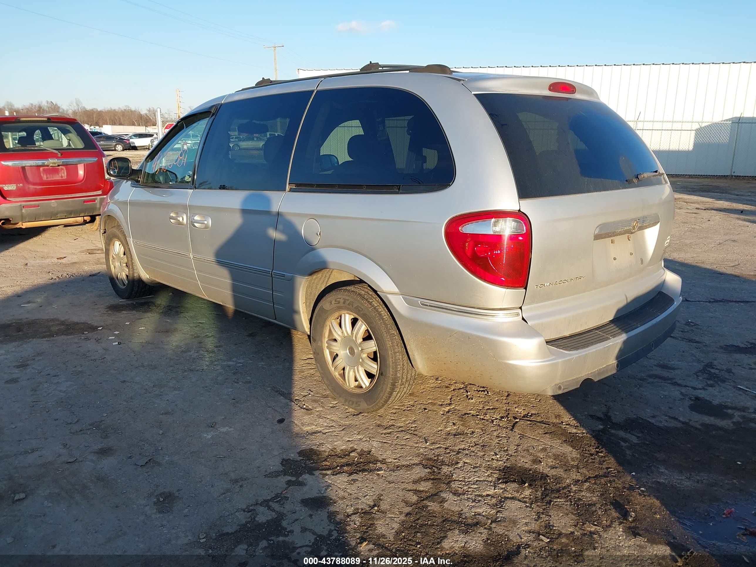 CHRYSLER TOWN image 3