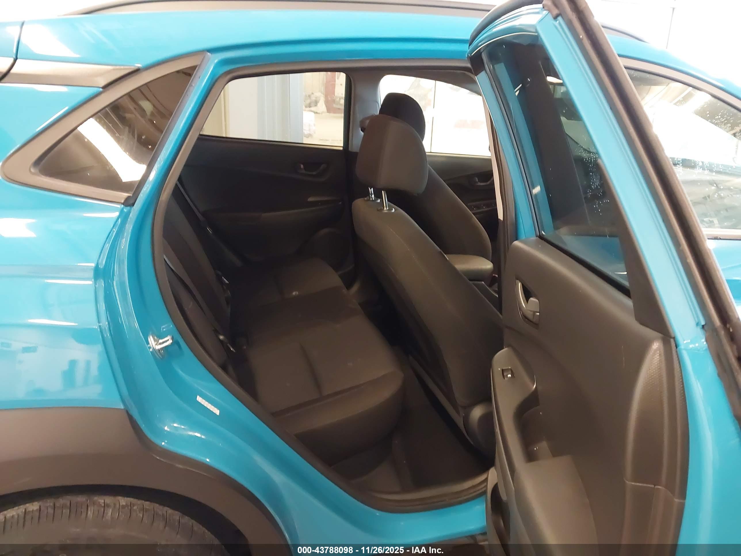 HYUNDAI KONA image 8
